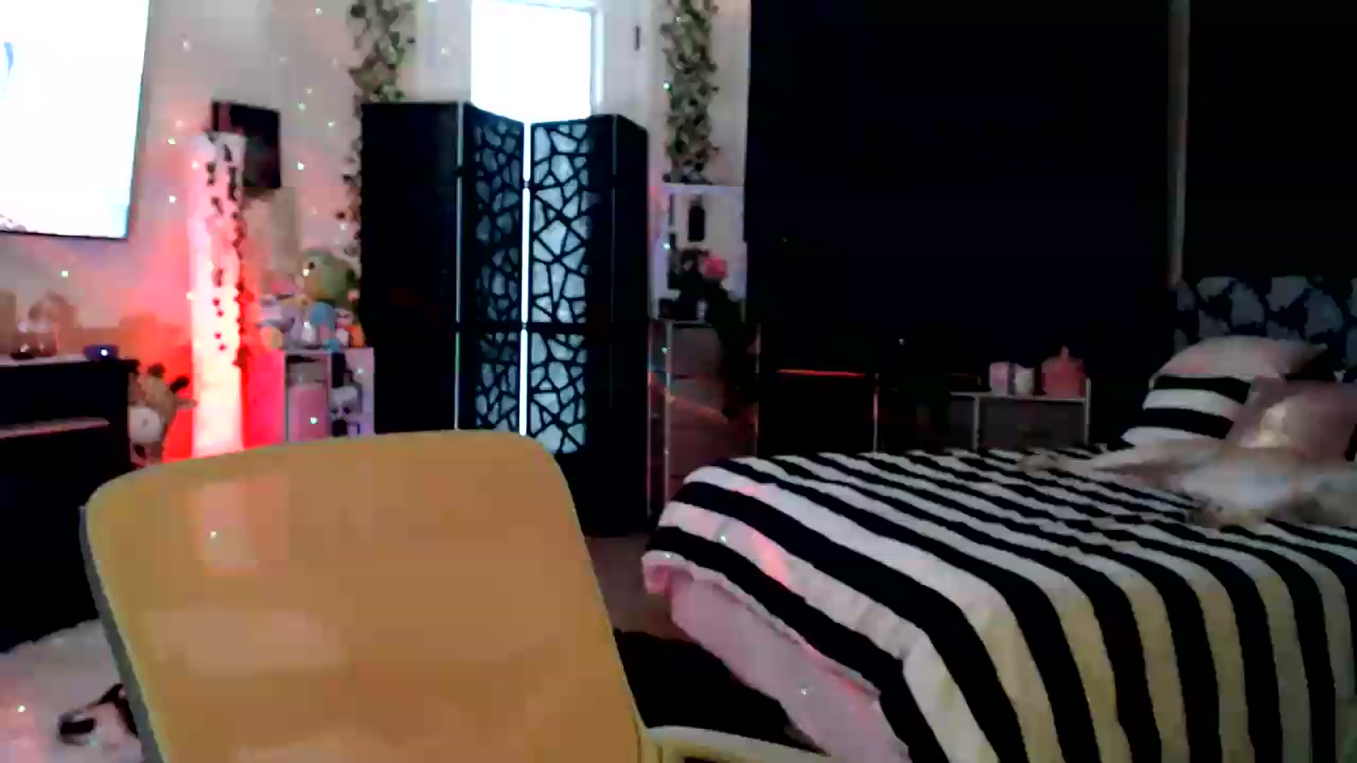 Gallery image thumbnail from HeidiKlumsy's myfreecams stream on, 08/11/2026, 21:05 image 18 of 20