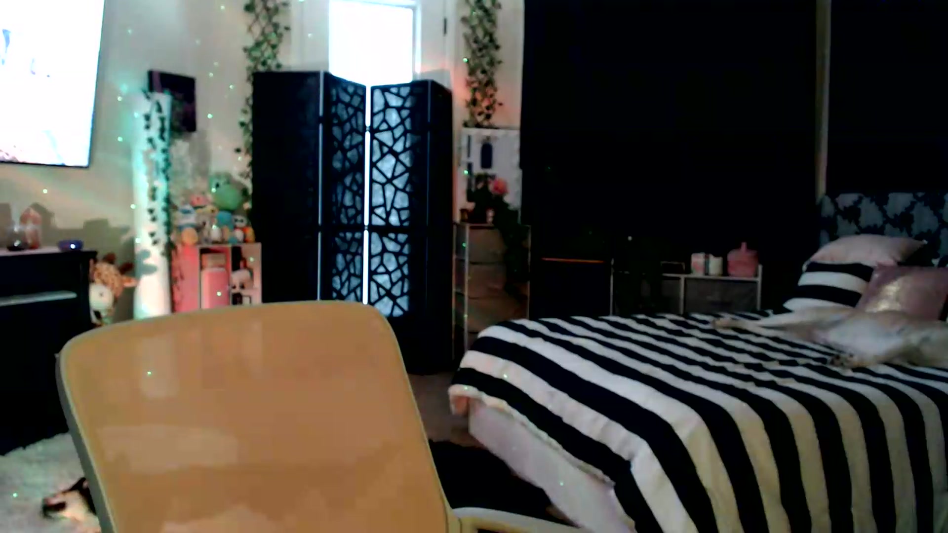 Gallery image thumbnail from HeidiKlumsy's myfreecams stream on, 08/11/2026, 21:05 image 17 of 20