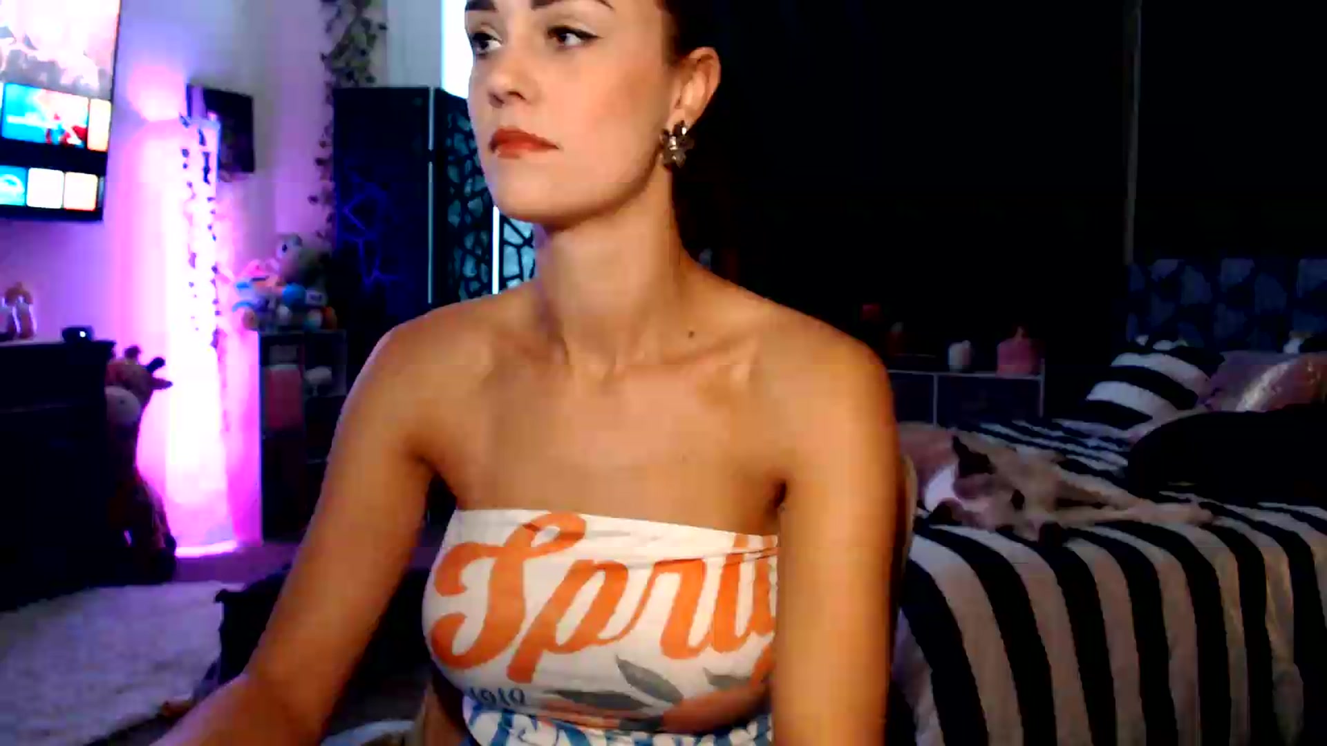 Gallery image thumbnail from HeidiKlumsy's myfreecams stream on, 08/12/2026, 21:36 image 1 of 20