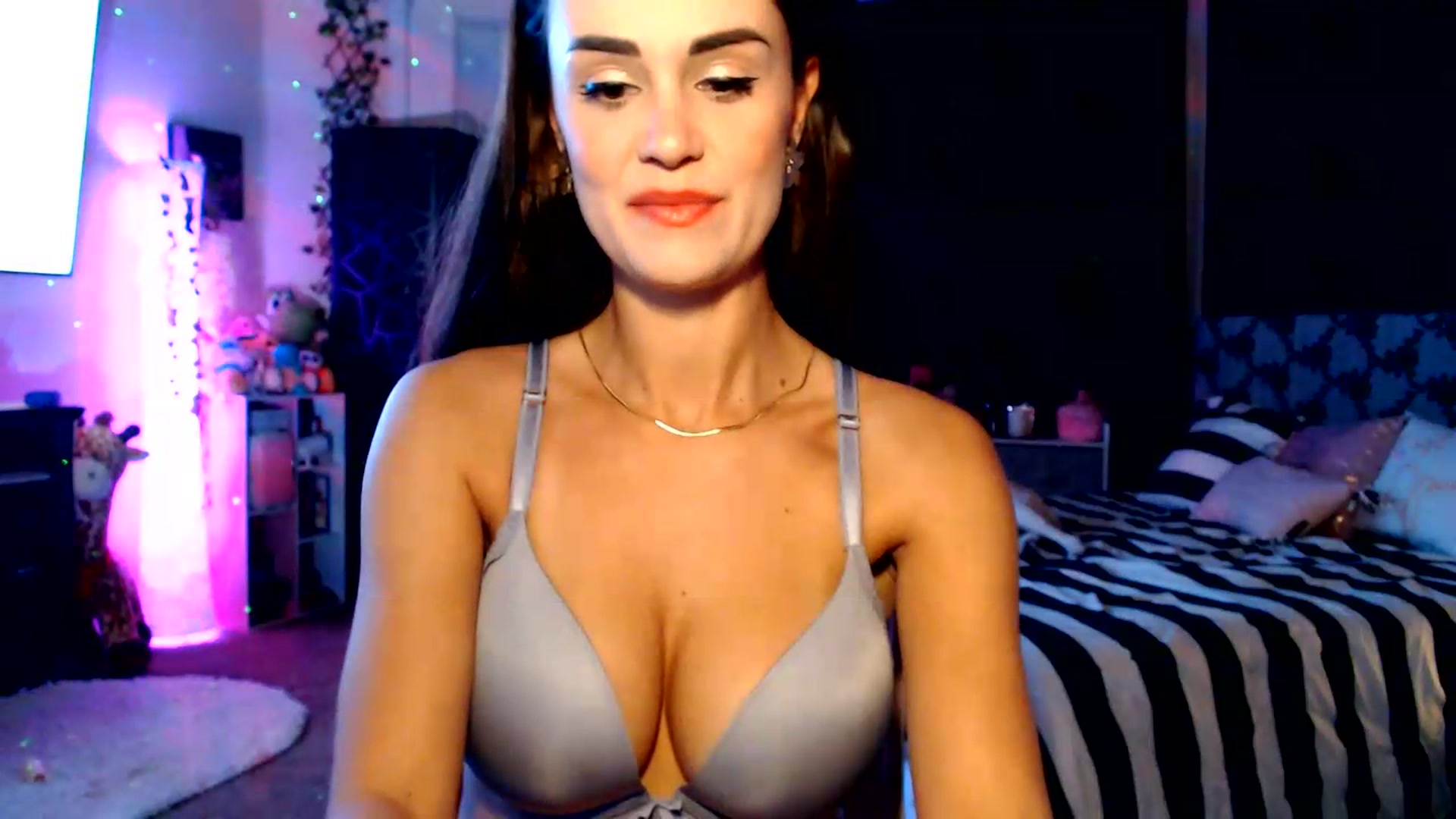 Gallery image thumbnail from HeidiKlumsy's myfreecams stream on, 08/13/2026, 03:52 image 11 of 20