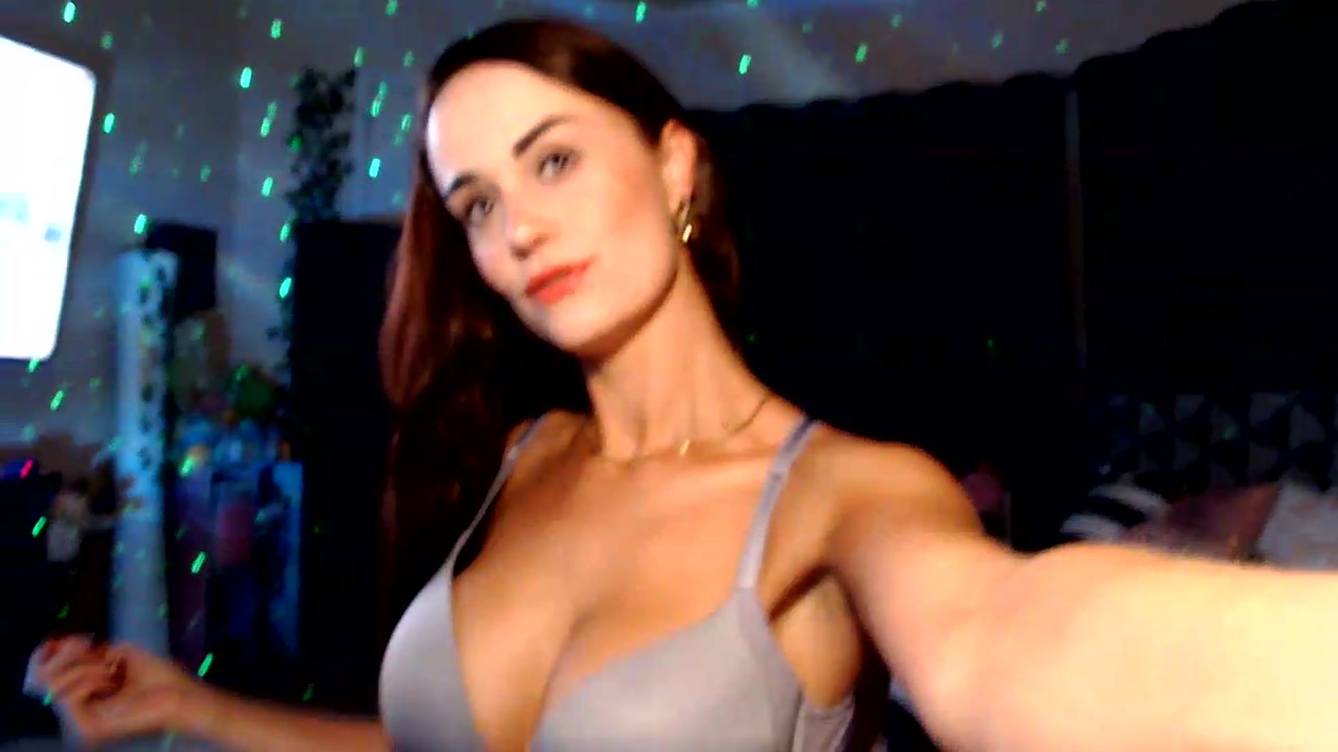 Gallery image thumbnail from HeidiKlumsy's myfreecams stream on, 08/13/2026, 03:52 image 12 of 20