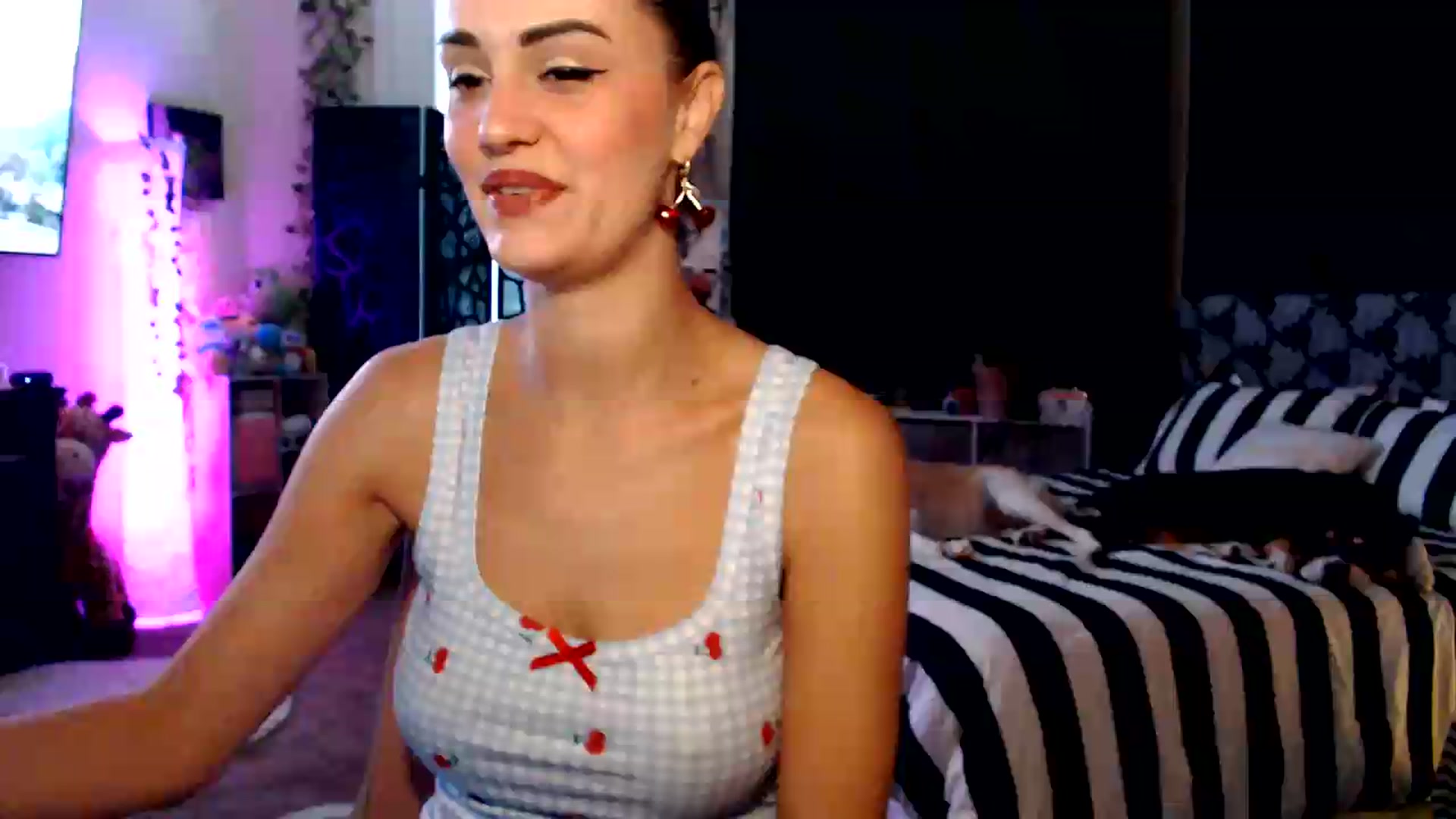 Gallery image thumbnail from HeidiKlumsy's myfreecams stream on, 08/18/2026, 21:03 image 1 of 20