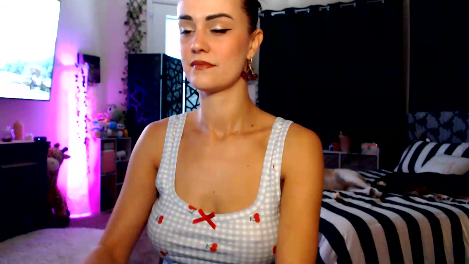 Gallery image thumbnail from HeidiKlumsy's myfreecams stream on, 08/18/2026, 21:03 image 5 of 20