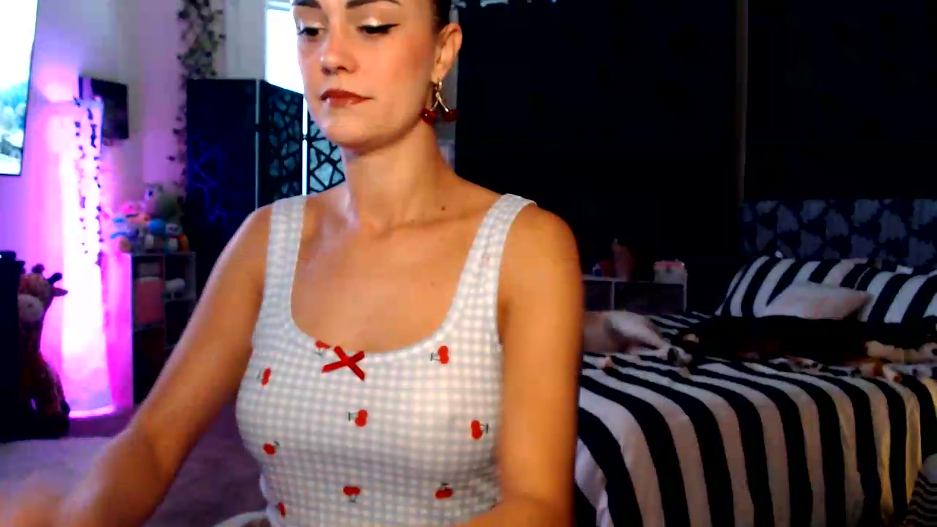 Gallery image thumbnail from HeidiKlumsy's myfreecams stream on, 08/18/2026, 21:03 image 3 of 20