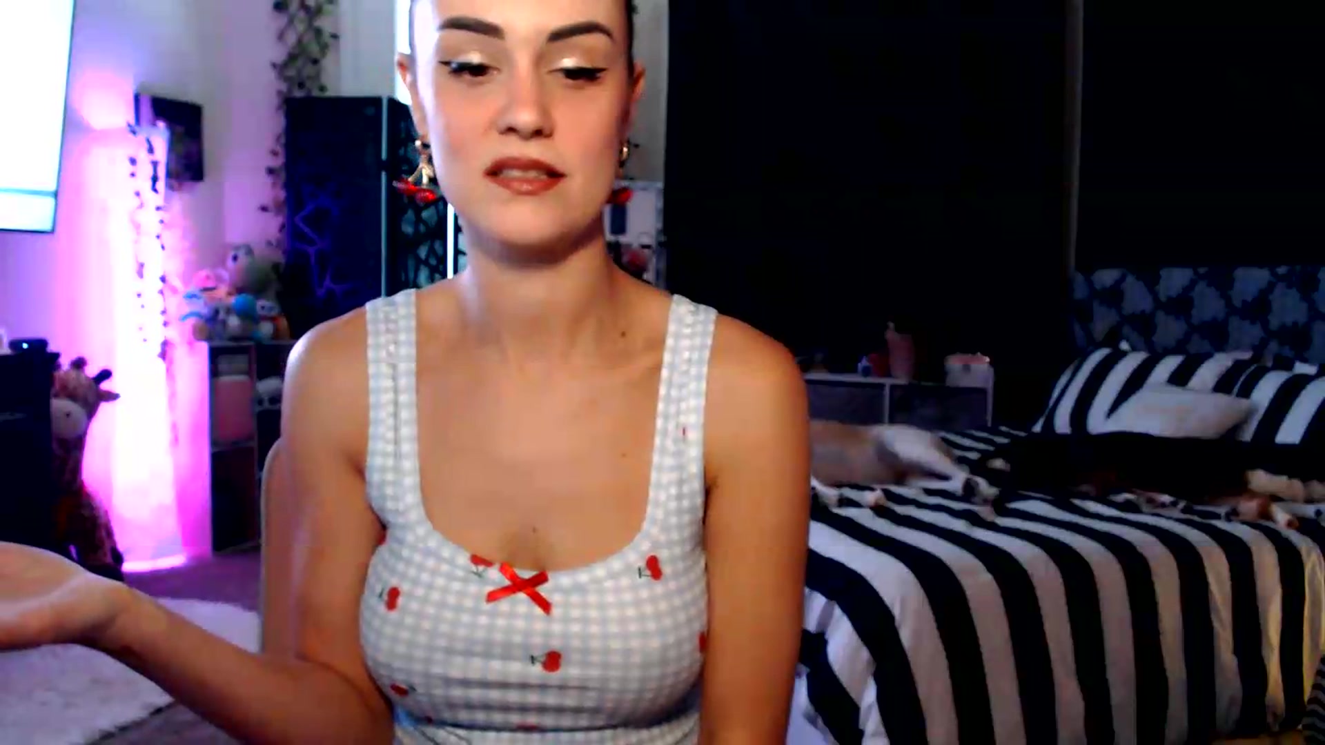 Gallery image thumbnail from HeidiKlumsy's myfreecams stream on, 08/18/2026, 21:03 image 2 of 20