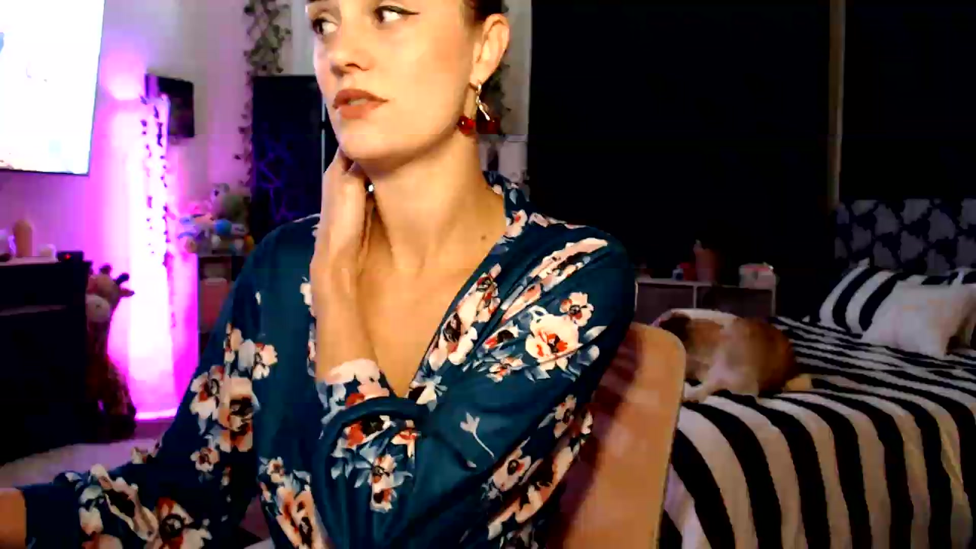 Gallery image thumbnail from HeidiKlumsy's myfreecams stream on, 08/18/2026, 21:44 image 14 of 20
