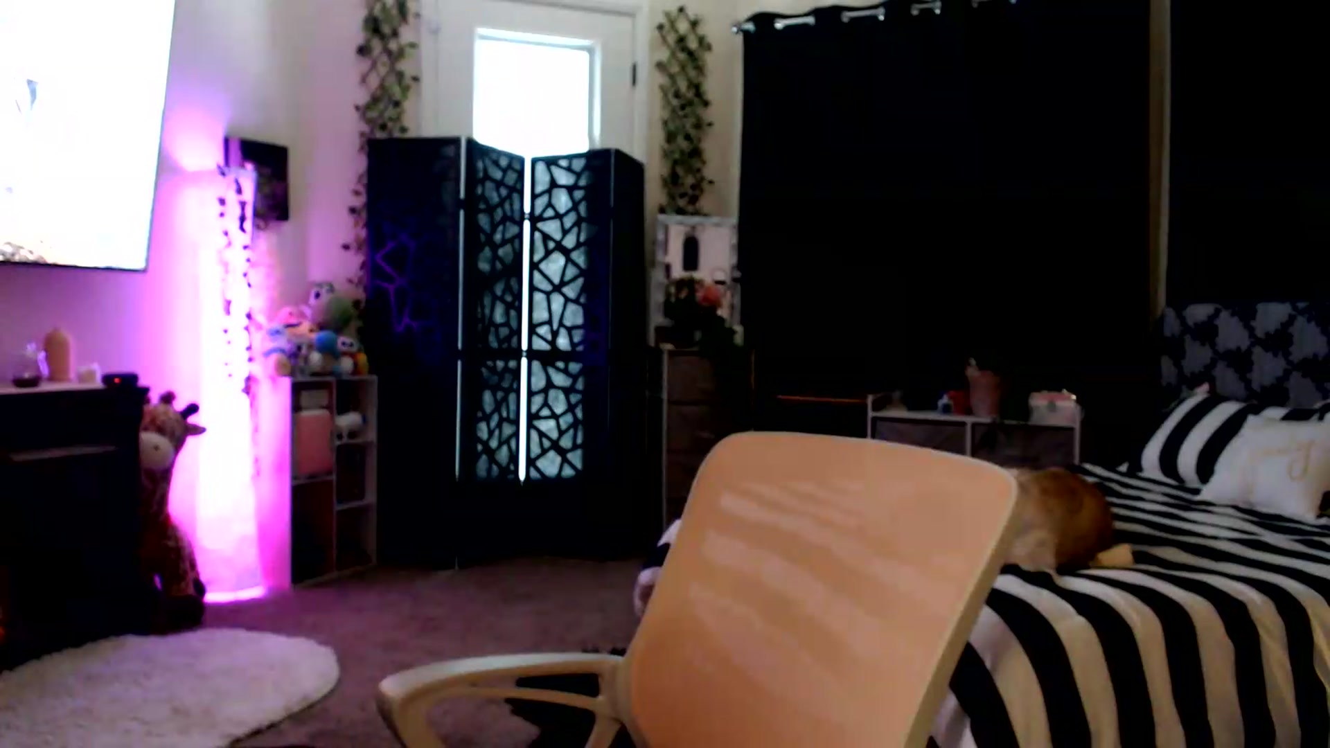 Gallery image thumbnail from HeidiKlumsy's myfreecams stream on, 08/18/2026, 21:44 image 12 of 20