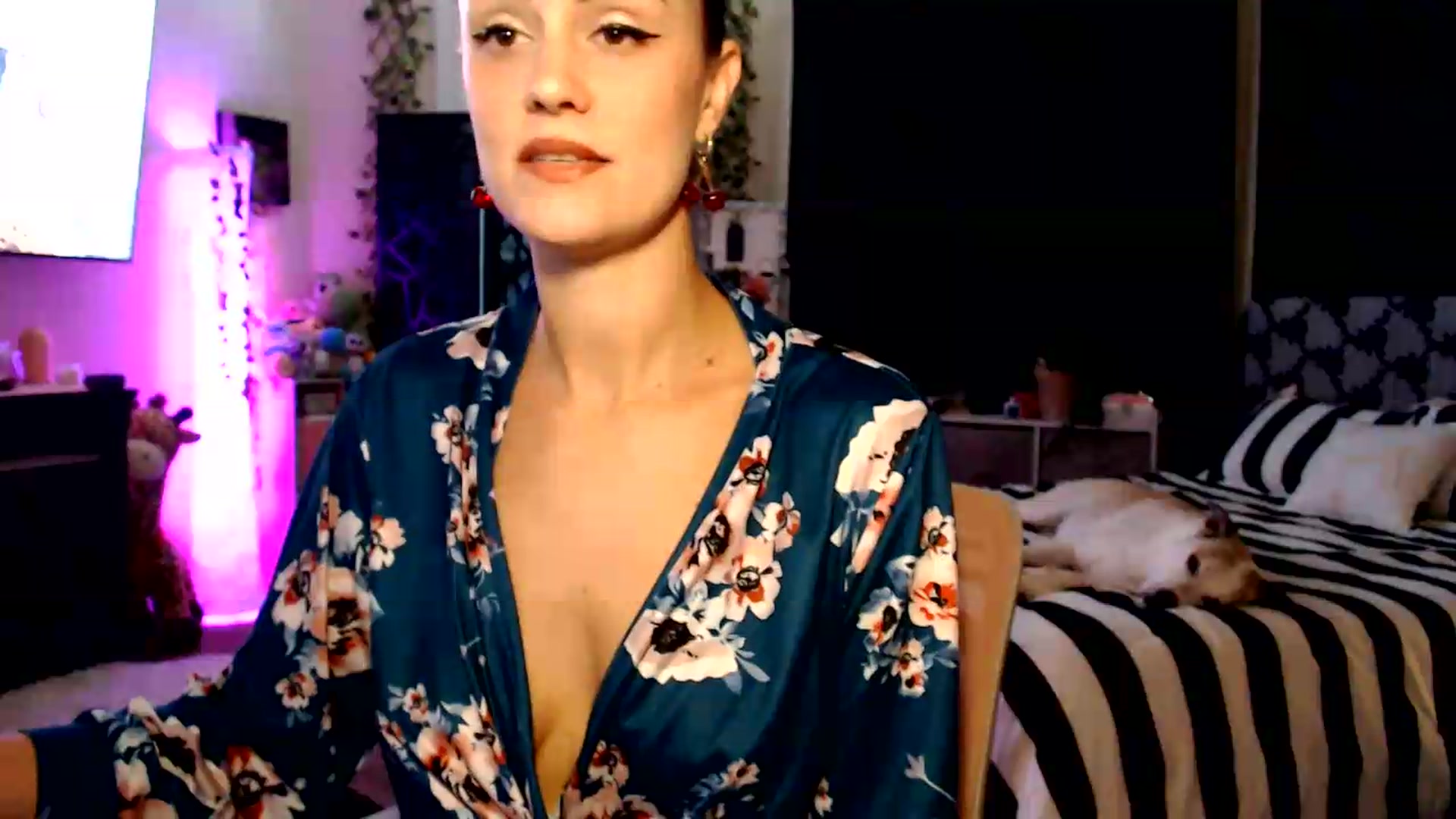 Gallery image thumbnail from HeidiKlumsy's myfreecams stream on, 08/18/2026, 21:44 image 15 of 20