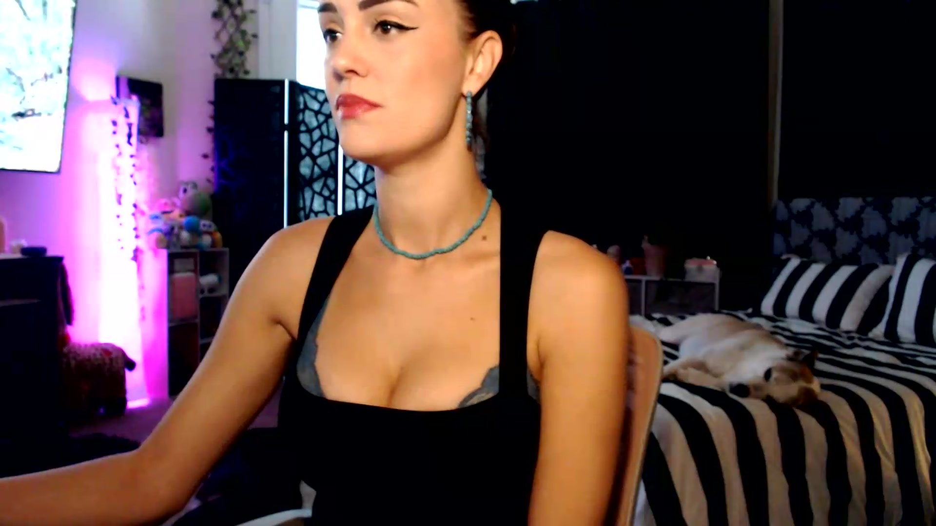Gallery image thumbnail from HeidiKlumsy's myfreecams stream on, 08/19/2026, 22:44 image 2 of 20