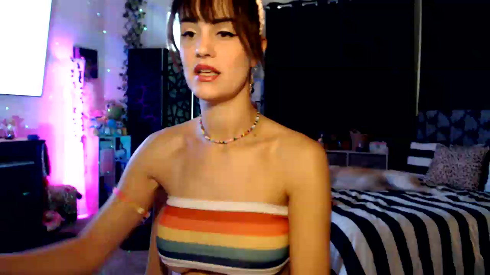 Gallery image thumbnail from HeidiKlumsy's myfreecams stream on, 08/21/2026, 01:40 image 1 of 20
