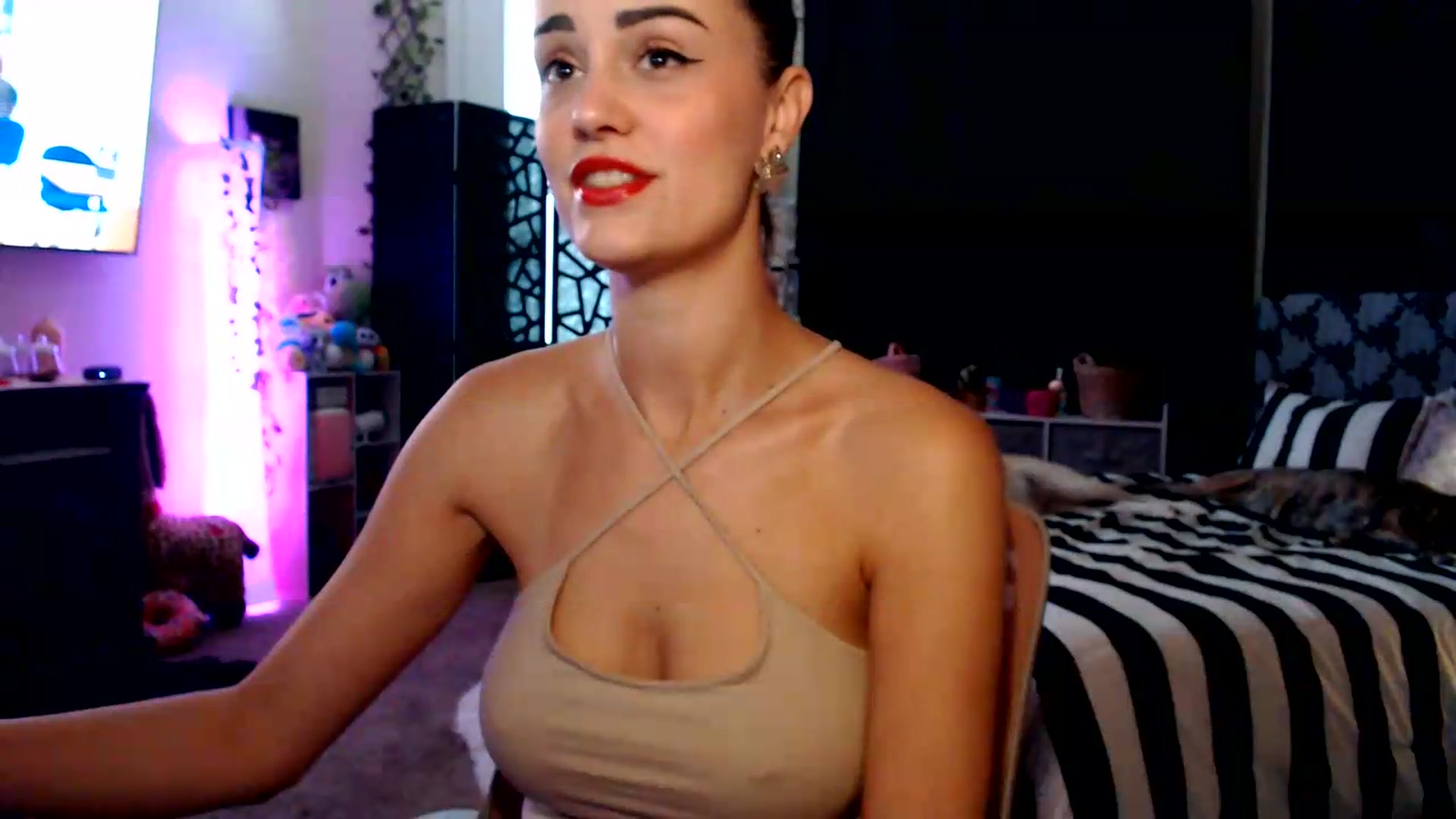 Gallery image thumbnail from HeidiKlumsy's myfreecams stream on, 08/25/2026, 23:05 image 4 of 20
