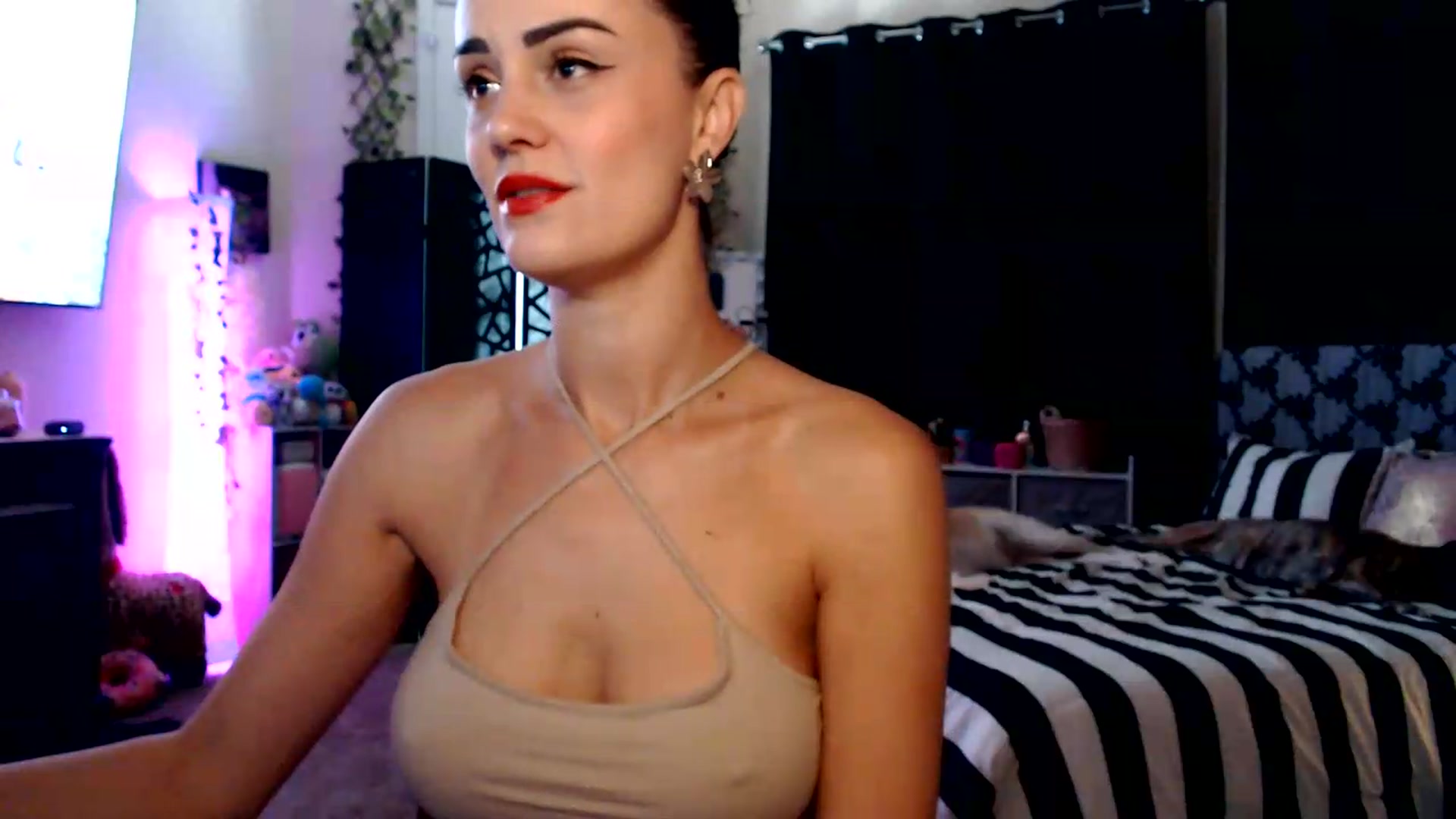Gallery image thumbnail from HeidiKlumsy's myfreecams stream on, 08/25/2026, 23:05 image 5 of 20