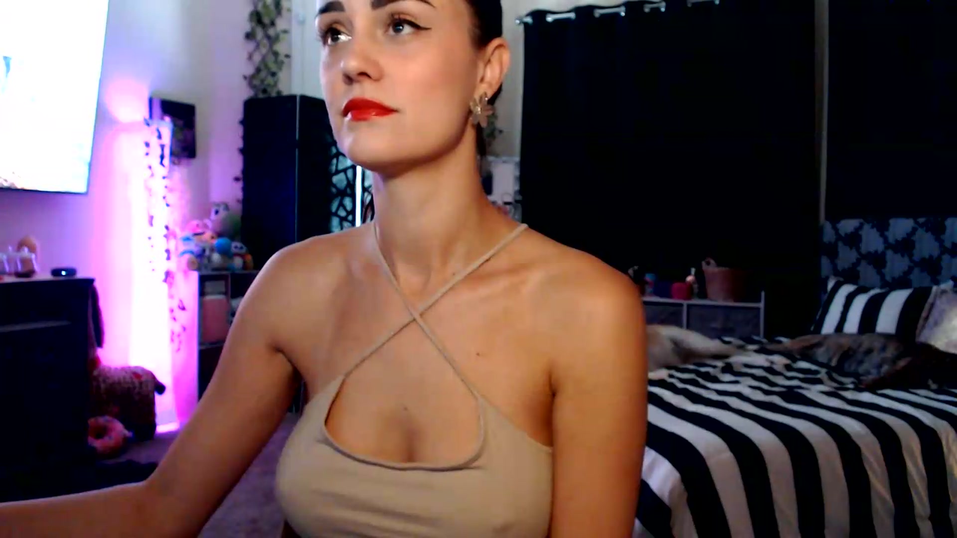 Gallery image thumbnail from HeidiKlumsy's myfreecams stream on, 08/25/2026, 23:05 image 7 of 20
