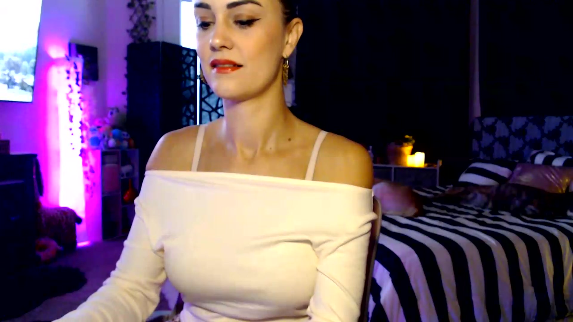 Gallery image thumbnail from HeidiKlumsy's myfreecams stream on, 08/27/2026, 20:58 image 19 of 20