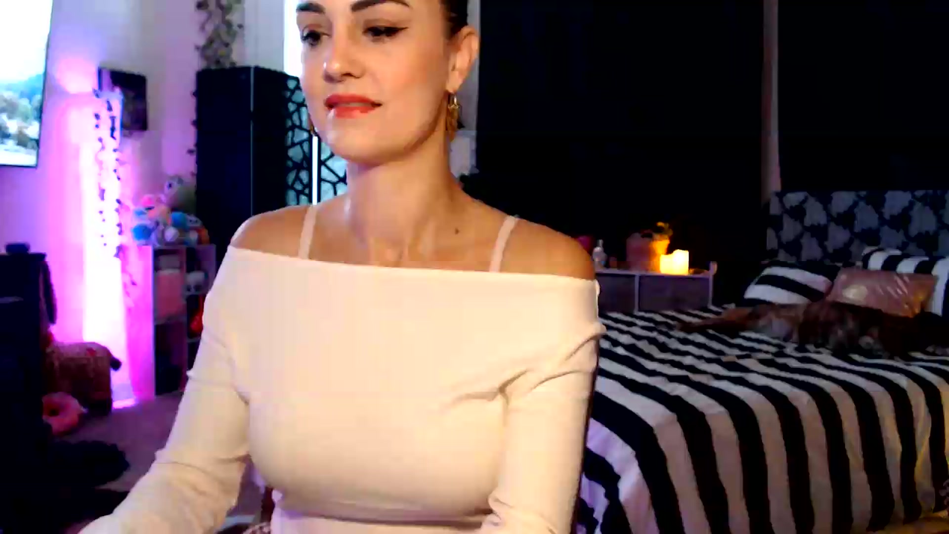 Gallery image thumbnail from HeidiKlumsy's myfreecams stream on, 08/27/2026, 20:58 image 12 of 20