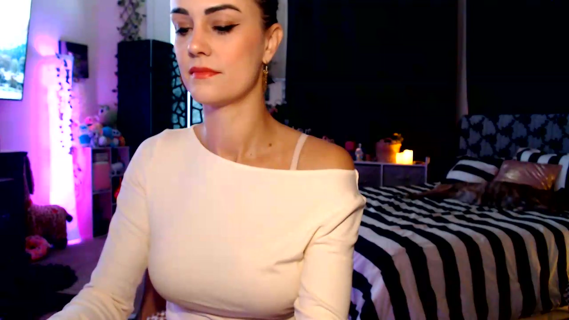 Gallery image thumbnail from HeidiKlumsy's myfreecams stream on, 08/27/2026, 20:58 image 14 of 20