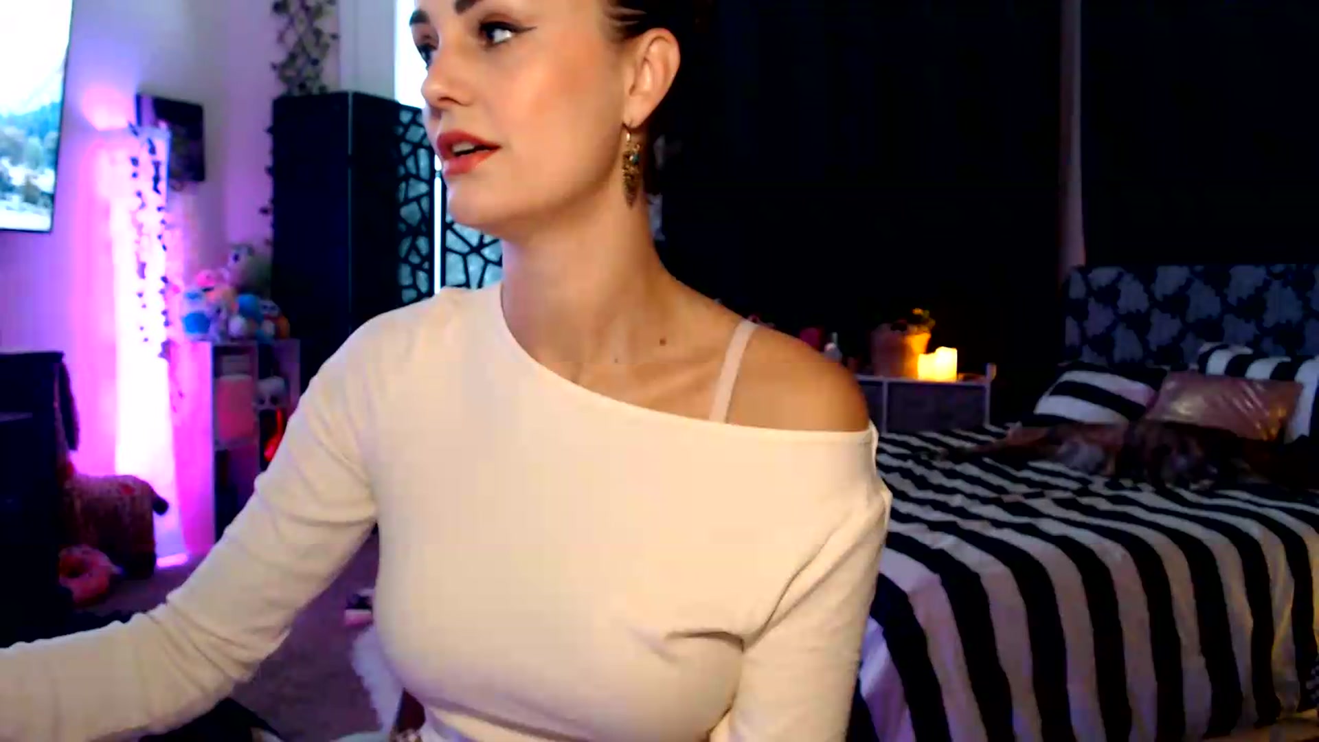 Gallery image thumbnail from HeidiKlumsy's myfreecams stream on, 08/27/2026, 20:58 image 15 of 20