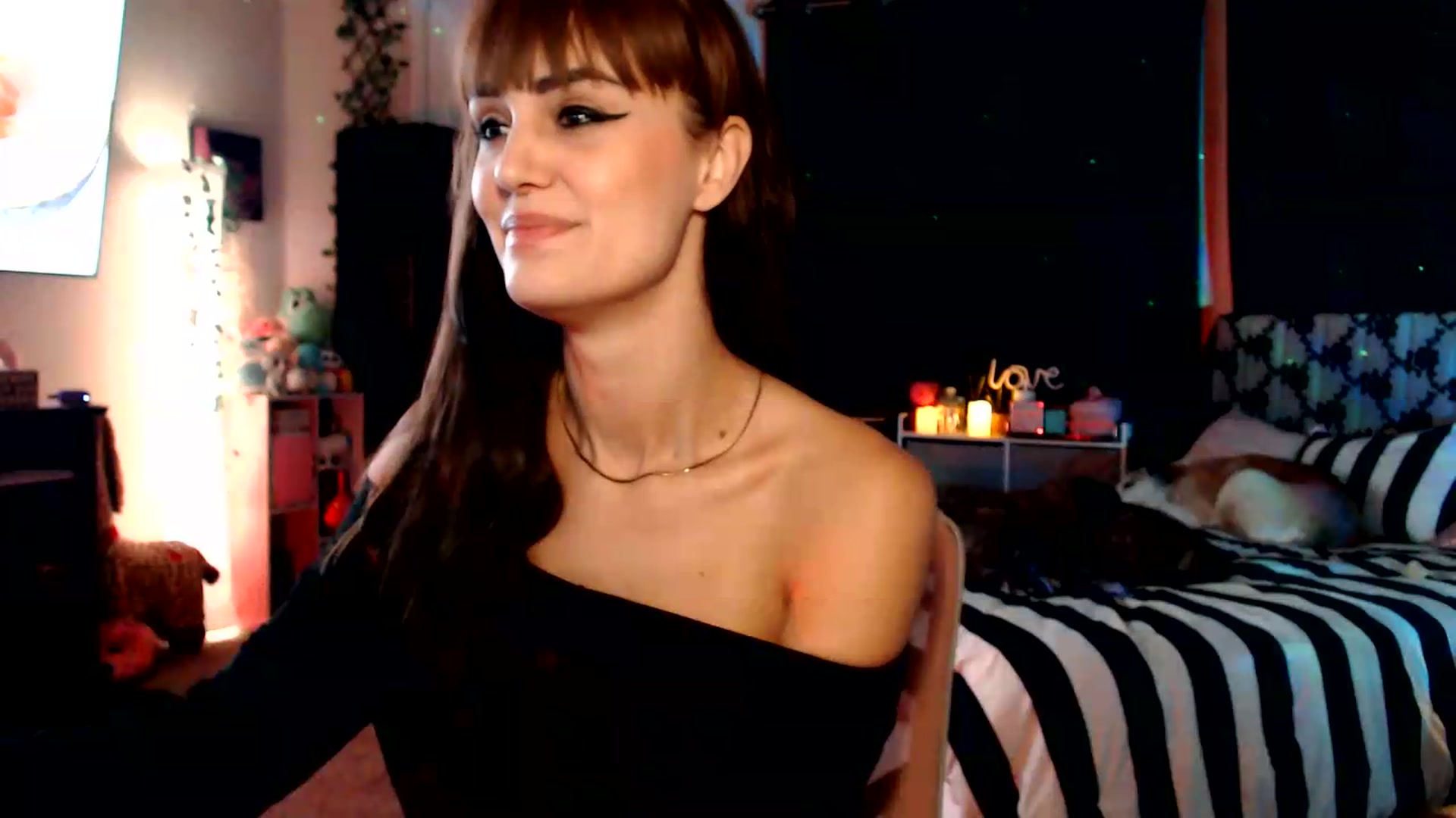 Gallery image thumbnail from HeidiKlumsy's myfreecams stream on, 08/28/2026, 06:34 image 15 of 20