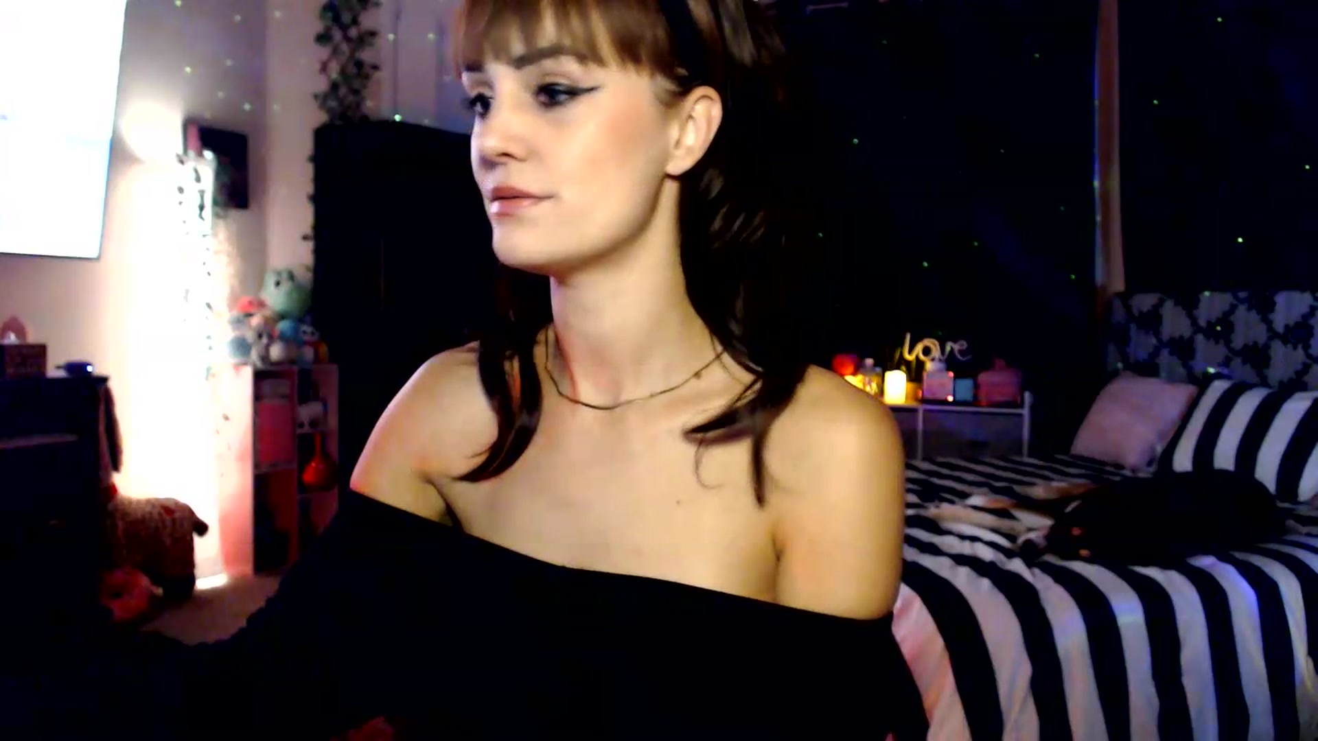 Gallery image thumbnail from HeidiKlumsy's myfreecams stream on, 08/28/2026, 06:34 image 2 of 20