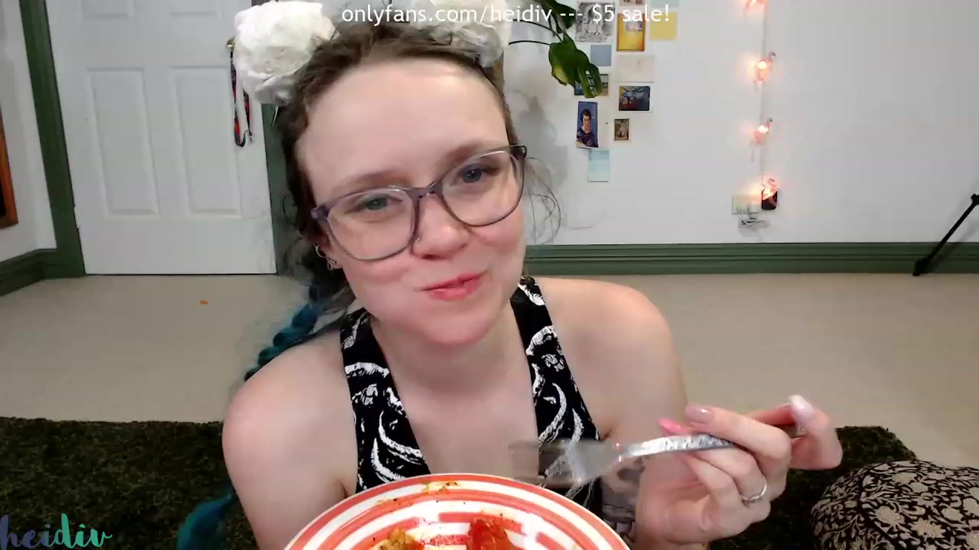 Gallery image thumbnail from Heidiv's myfreecams stream on, 03/01/2023, 10:12 image 18 of 20