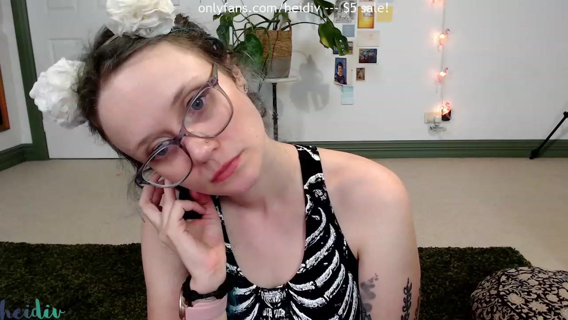 Gallery image thumbnail from Heidiv's myfreecams stream on, 03/01/2023, 10:12 image 20 of 20