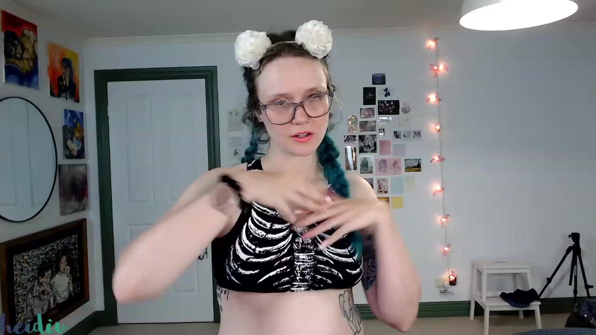 Gallery image thumbnail from Heidiv's myfreecams stream on, 03/01/2023, 10:12 image 4 of 20