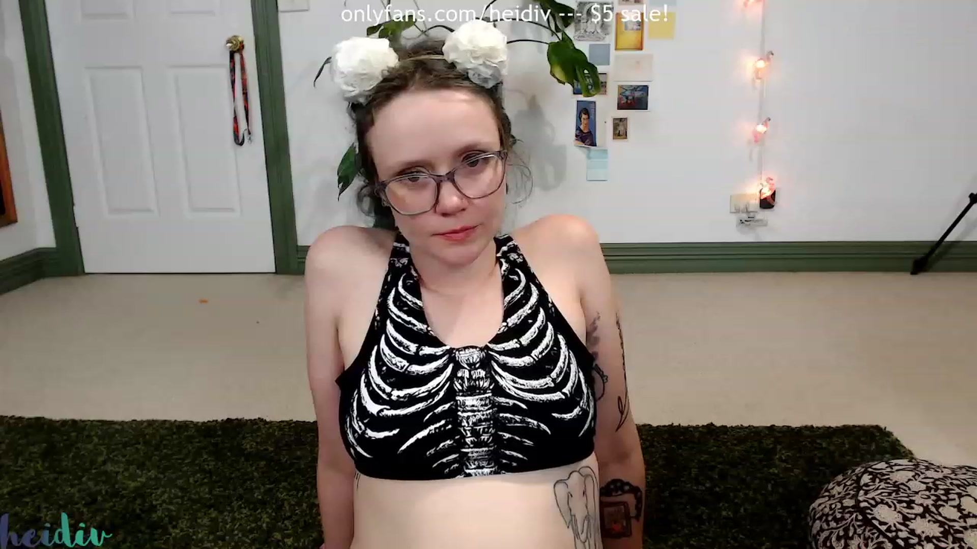 Gallery image thumbnail from Heidiv's myfreecams stream on, 03/01/2023, 10:12 image 19 of 20