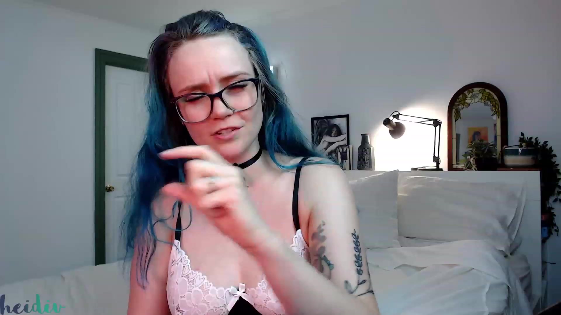 Gallery image thumbnail from Heidiv's myfreecams stream on, 05/01/2023, 11:35 image 12 of 20