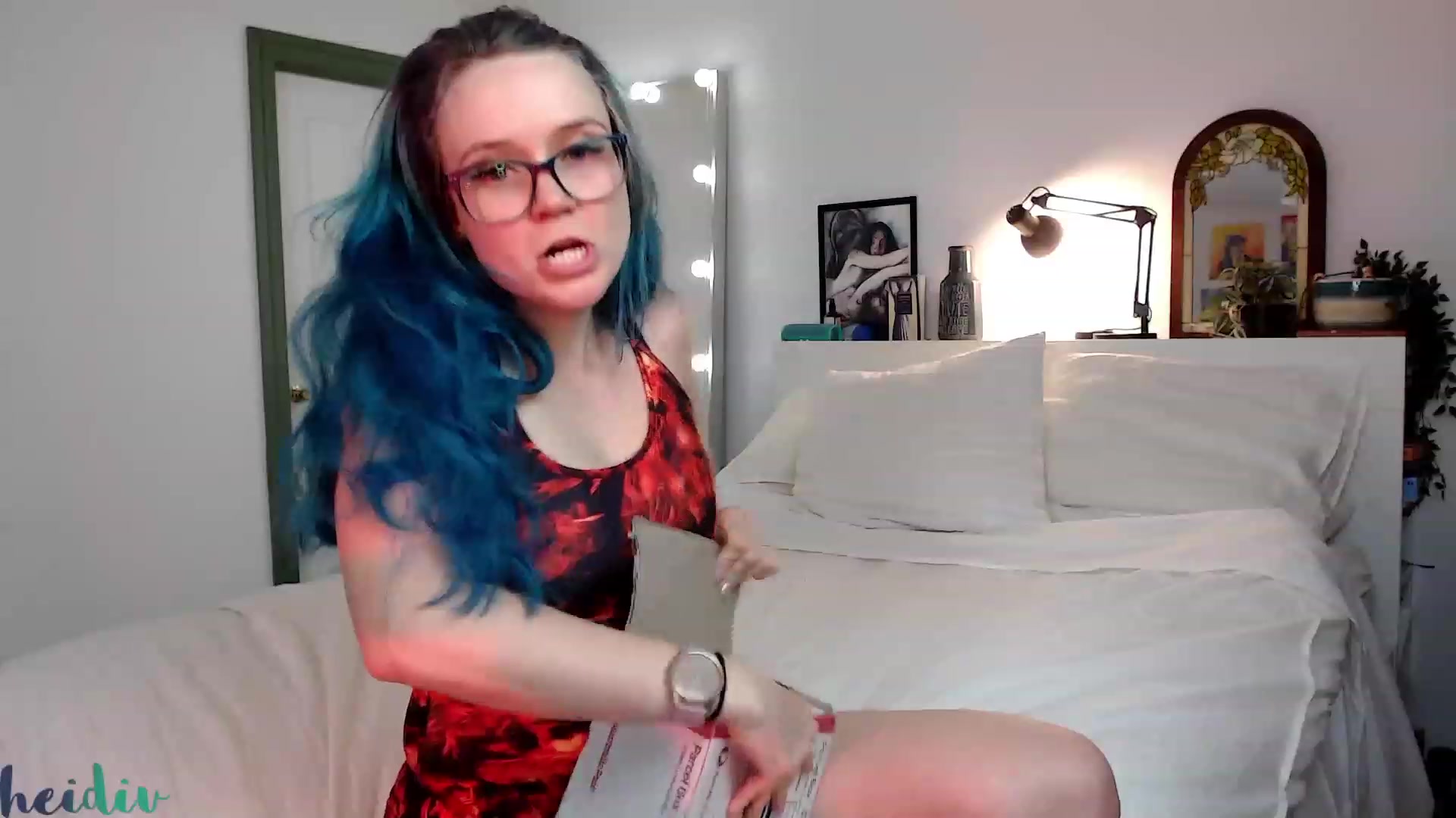 Gallery image thumbnail from Heidiv's myfreecams stream on, 05/01/2023, 11:35 image 8 of 20
