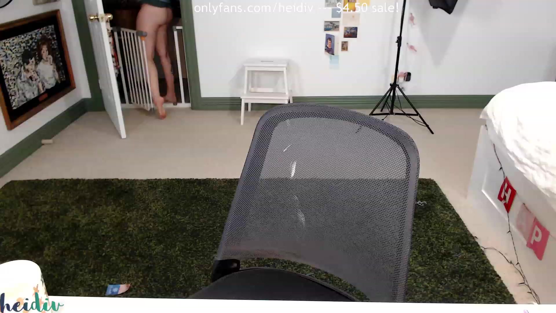 Gallery image thumbnail from Heidiv's myfreecams stream on, 05/19/2023, 11:50 image 6 of 20