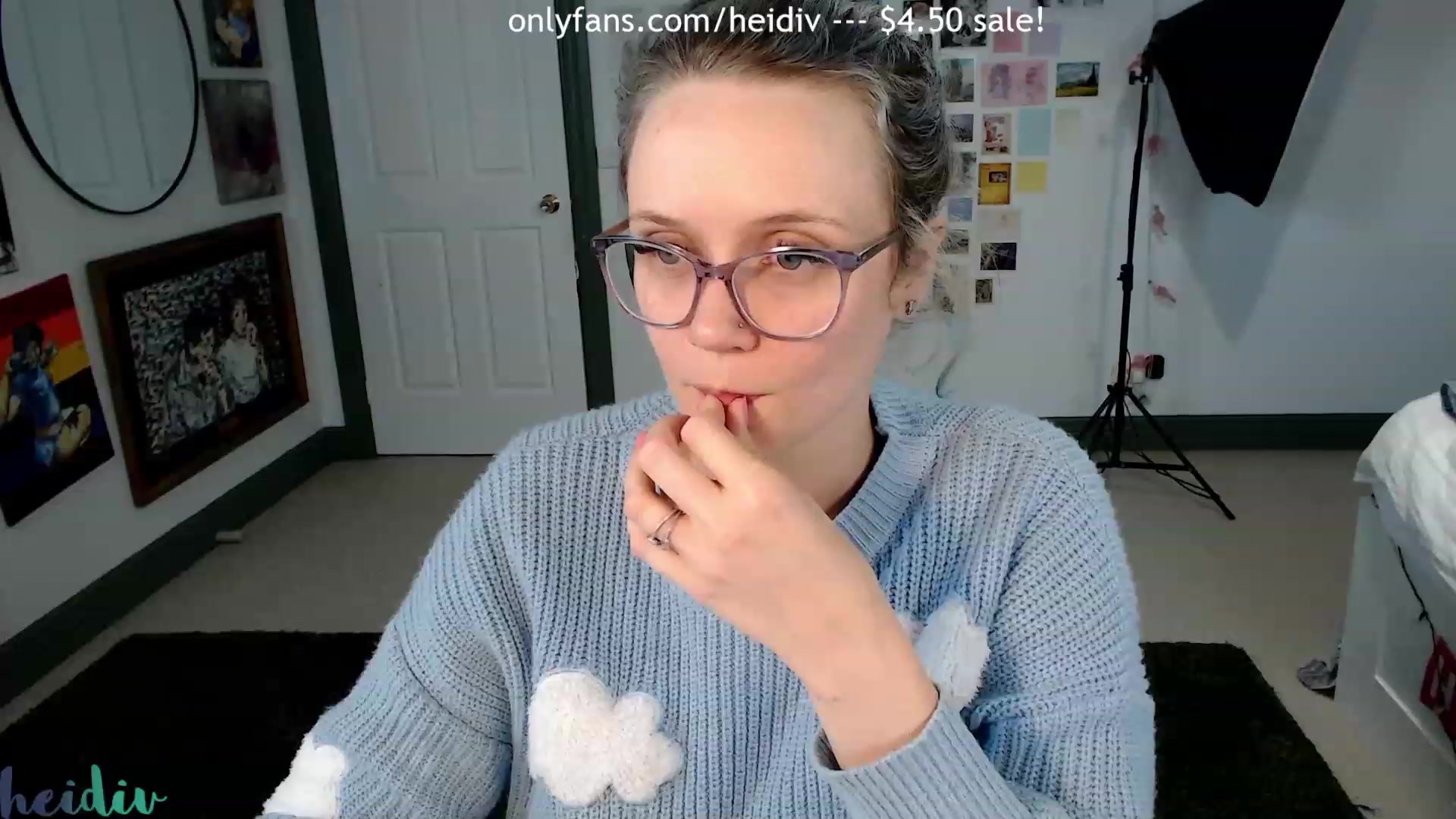 Gallery image thumbnail from Heidiv's myfreecams stream on, 05/19/2023, 11:50 image 17 of 20
