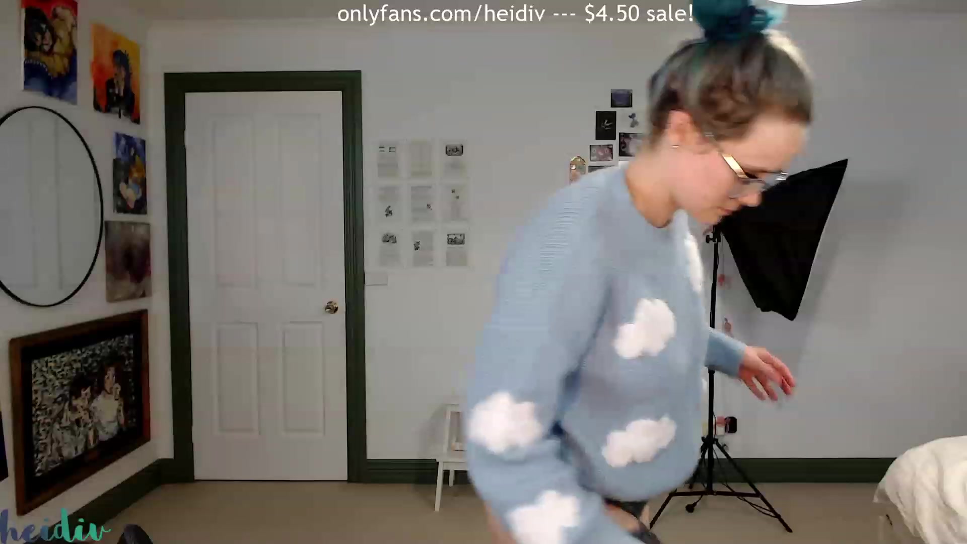 Gallery image thumbnail from Heidiv's myfreecams stream on, 05/19/2023, 11:50 image 12 of 20