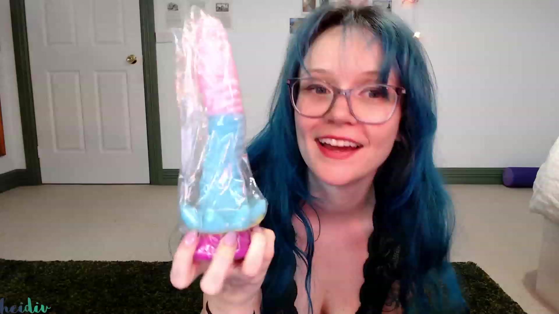 Gallery image thumbnail from Heidiv's myfreecams stream on, 07/08/2023, 02:37 image 16 of 20