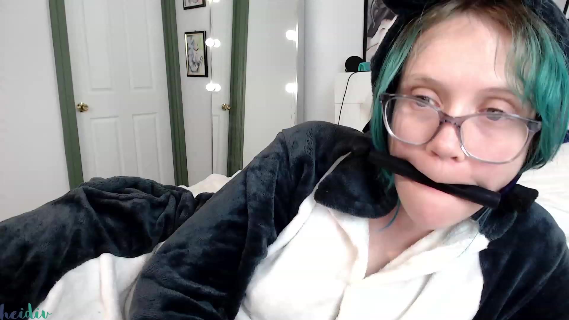Gallery image thumbnail from Heidiv's myfreecams stream on, 09/10/2023, 09:44 image 3 of 20