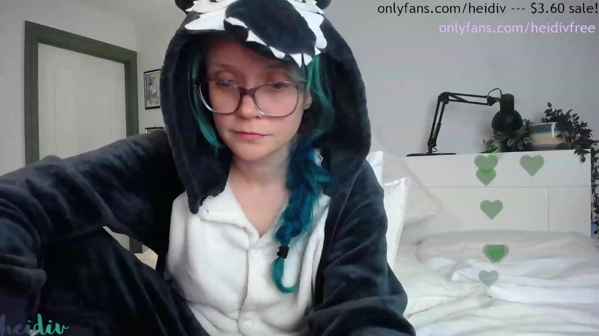Gallery image thumbnail from Heidiv's myfreecams stream on, 09/10/2023, 11:03 image 5 of 20