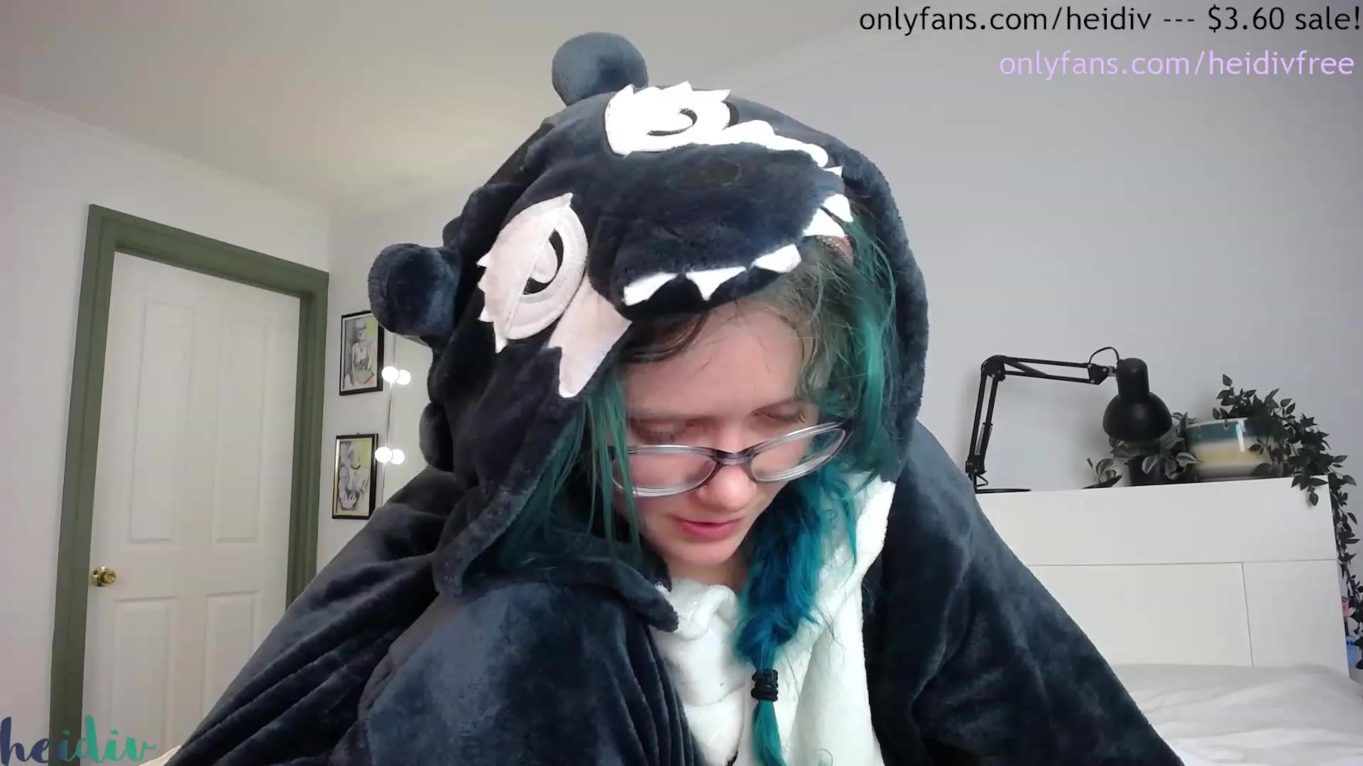 Gallery image thumbnail from Heidiv's myfreecams stream on, 09/10/2023, 11:03 image 7 of 20