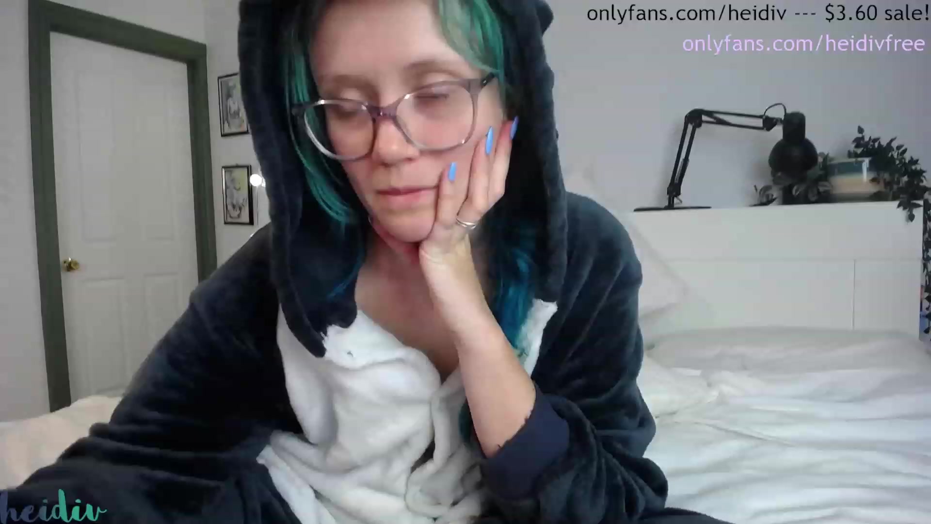 Gallery image thumbnail from Heidiv's myfreecams stream on, 09/10/2023, 11:03 image 3 of 20