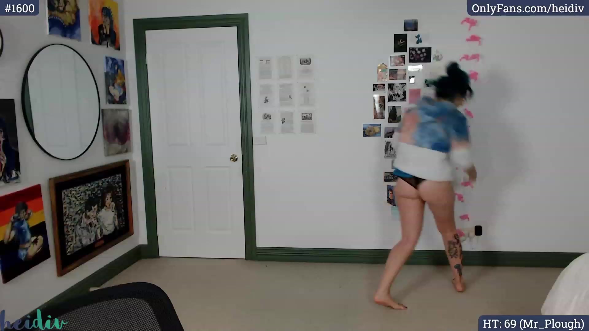 Gallery image thumbnail from Heidiv's myfreecams stream on, 10/03/2023, 11:20 image 10 of 20