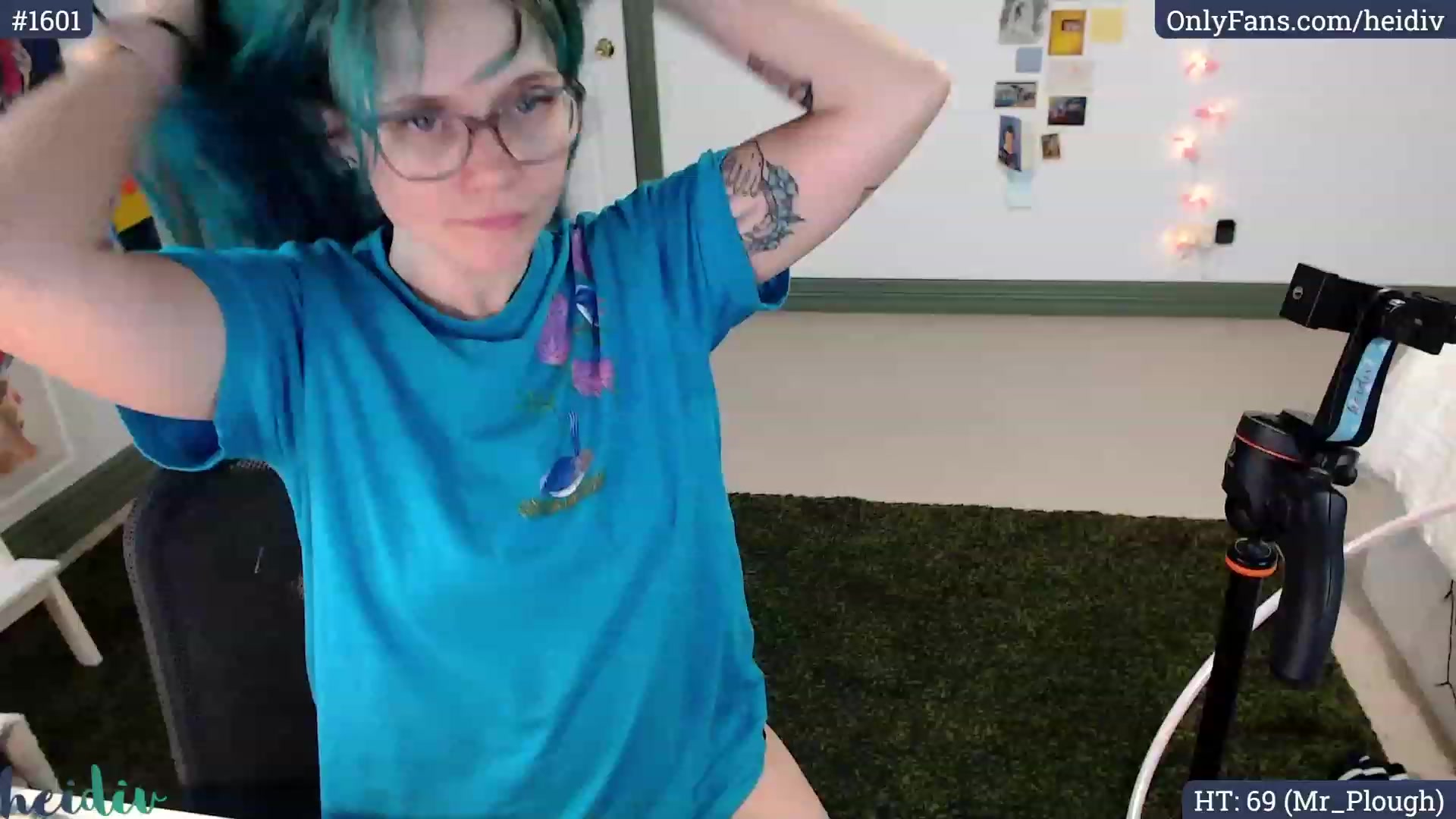 Gallery image thumbnail from Heidiv's myfreecams stream on, 10/03/2023, 11:20 image 11 of 20