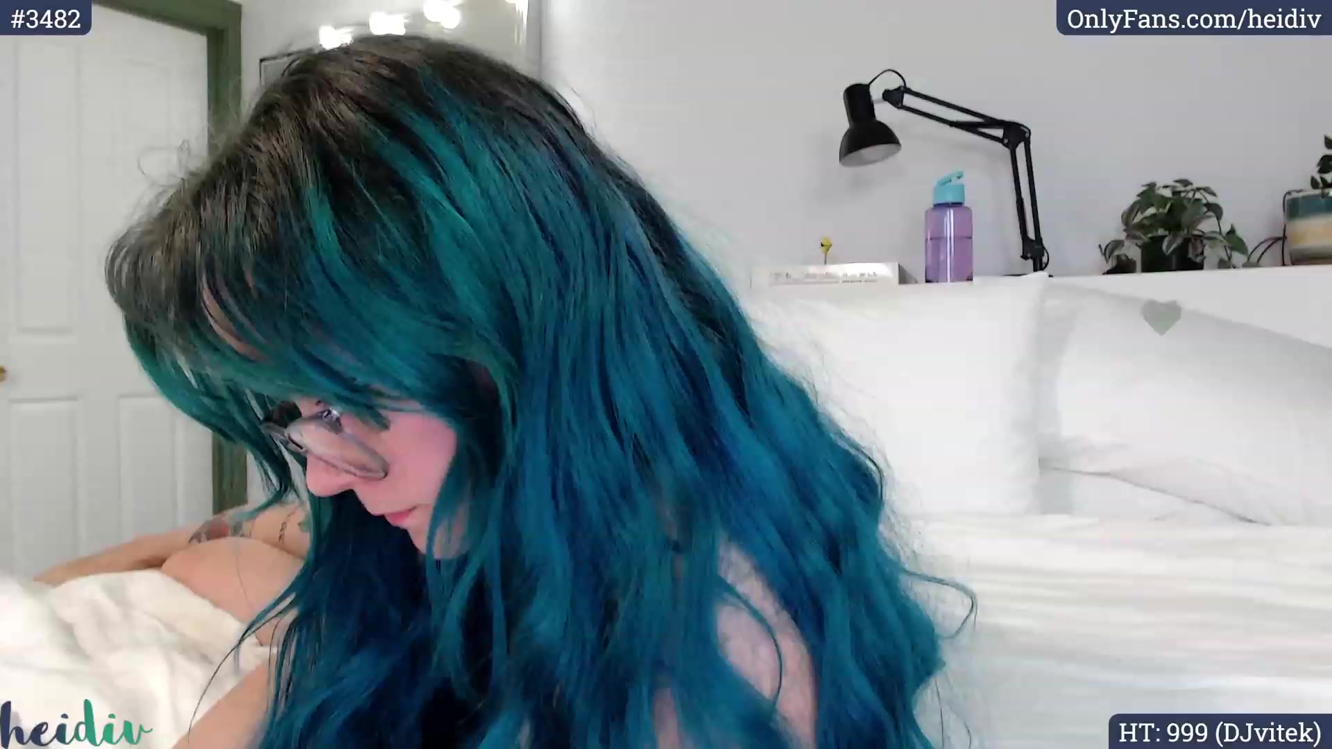 Gallery image thumbnail from Heidiv's myfreecams stream on, 10/21/2023, 11:16 image 7 of 20
