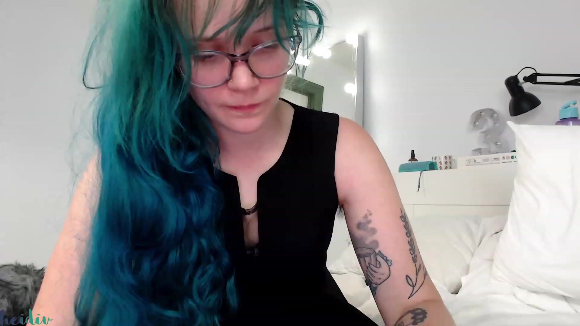 Gallery image thumbnail from Heidiv's myfreecams stream on, 10/28/2023, 09:54 image 3 of 20