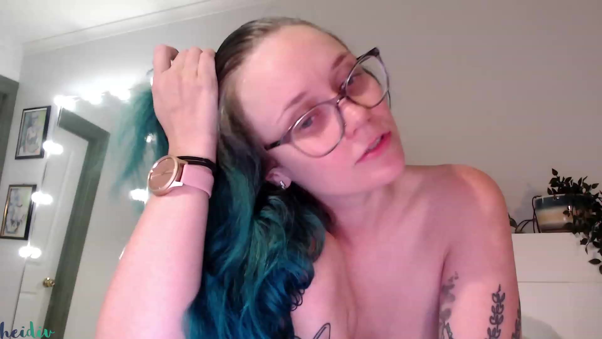 Gallery image thumbnail from Heidiv's myfreecams stream on, 10/28/2023, 12:04 image 19 of 20