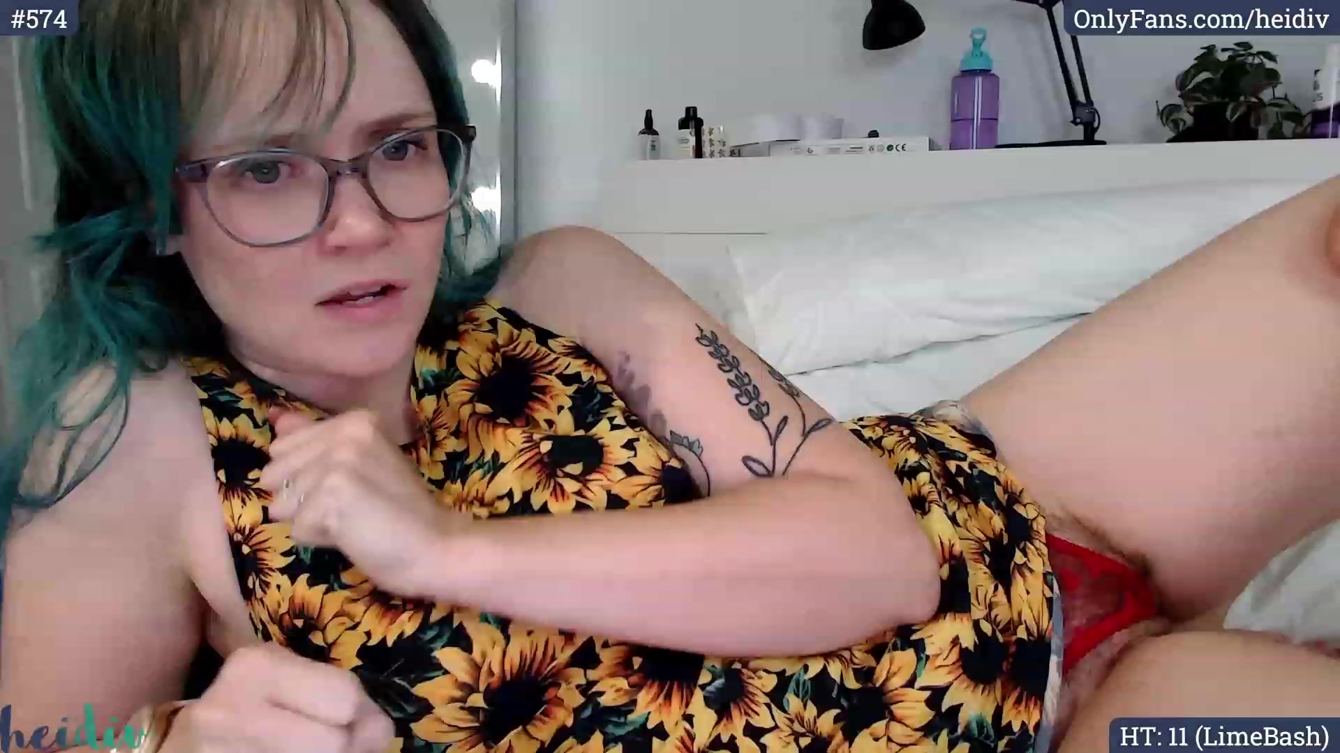 Gallery image thumbnail from Heidiv's myfreecams stream on, 11/01/2023, 09:16 image 8 of 20