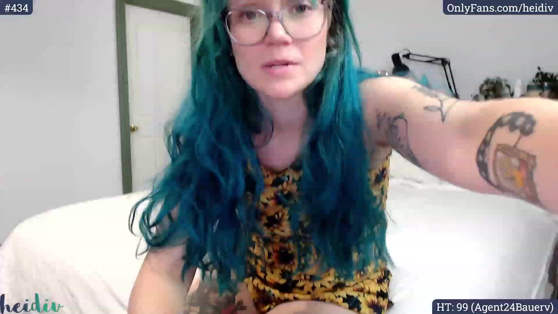 Gallery image thumbnail from Heidiv's myfreecams stream on, 11/01/2023, 09:16 image 14 of 20