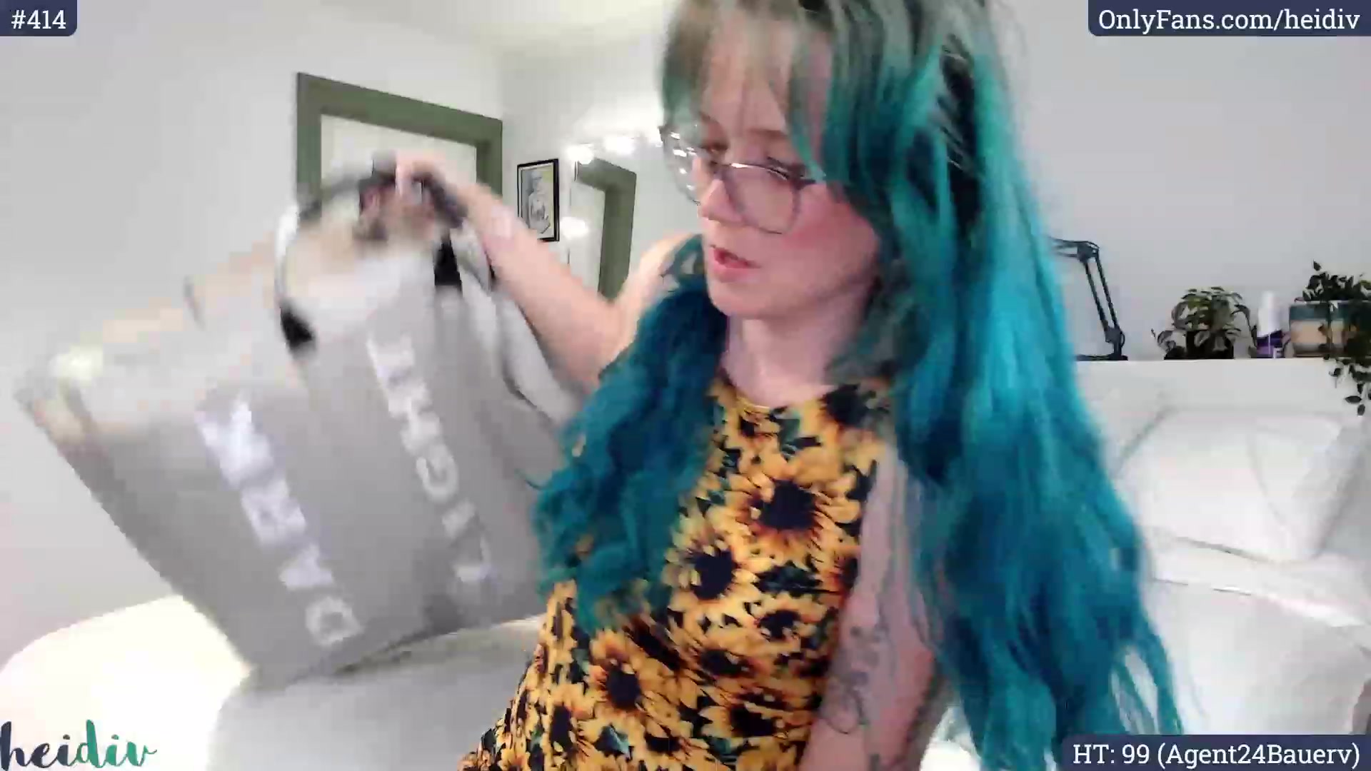 Gallery image thumbnail from Heidiv's myfreecams stream on, 11/01/2023, 09:16 image 17 of 20