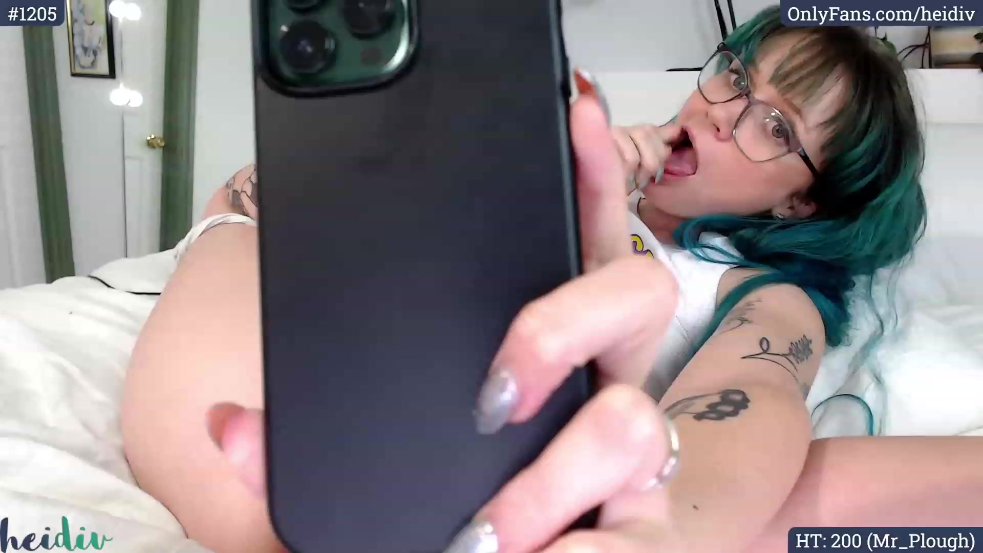 Gallery image thumbnail from Heidiv's myfreecams stream on, 11/11/2023, 10:41 image 9 of 20