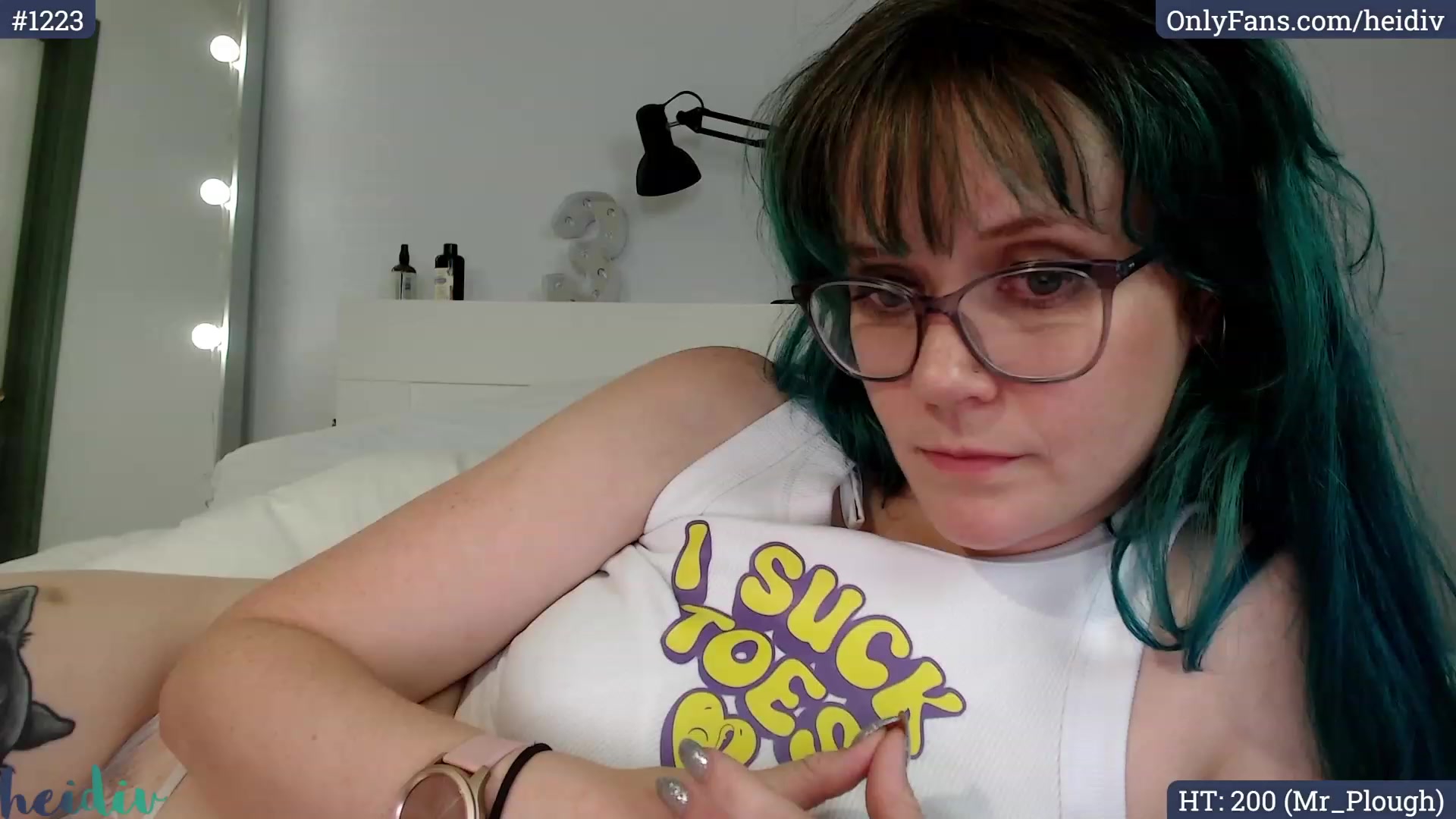 Gallery image thumbnail from Heidiv's myfreecams stream on, 11/11/2023, 10:41 image 8 of 20