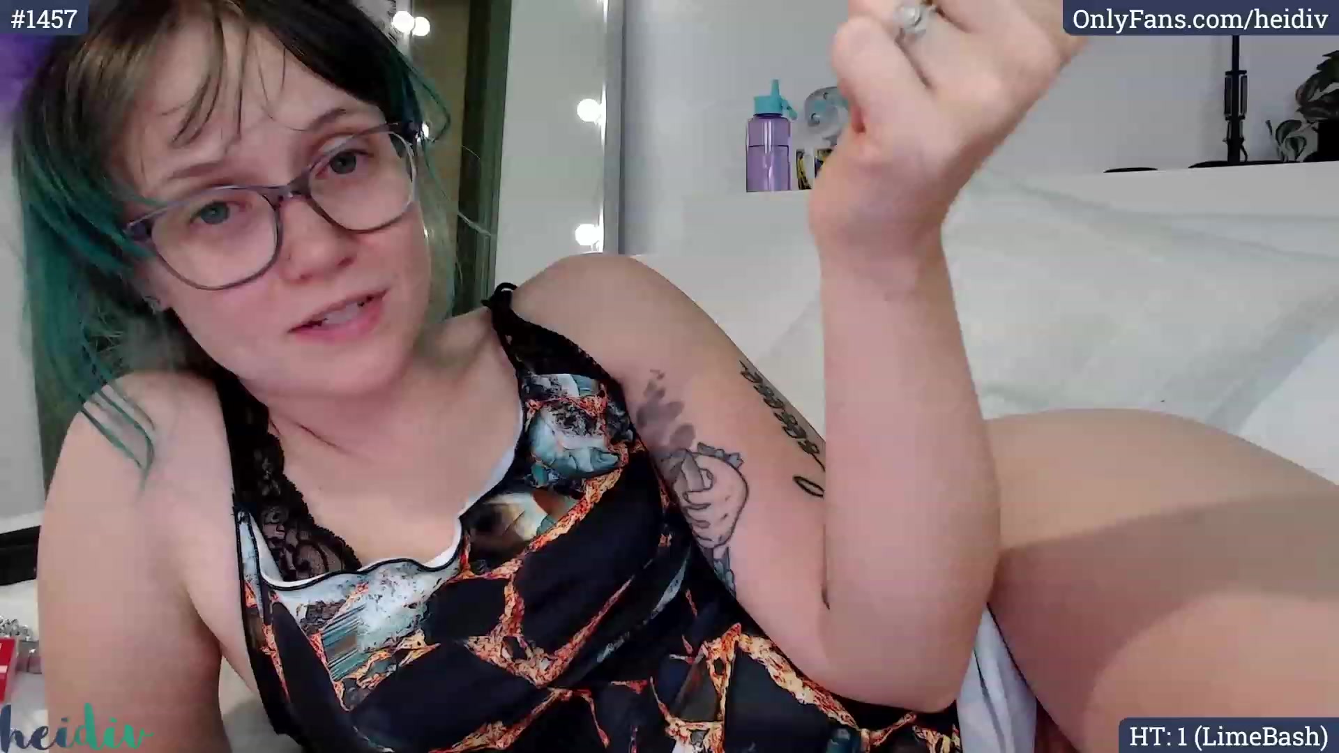 Gallery image thumbnail from Heidiv's myfreecams stream on, 11/18/2023, 09:01 image 3 of 20
