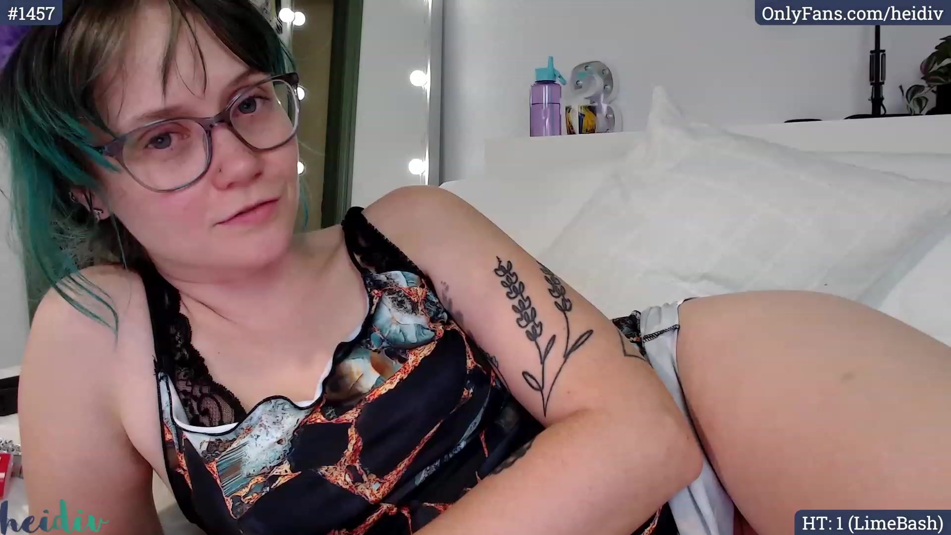 Gallery image thumbnail from Heidiv's myfreecams stream on, 11/18/2023, 09:01 image 2 of 20