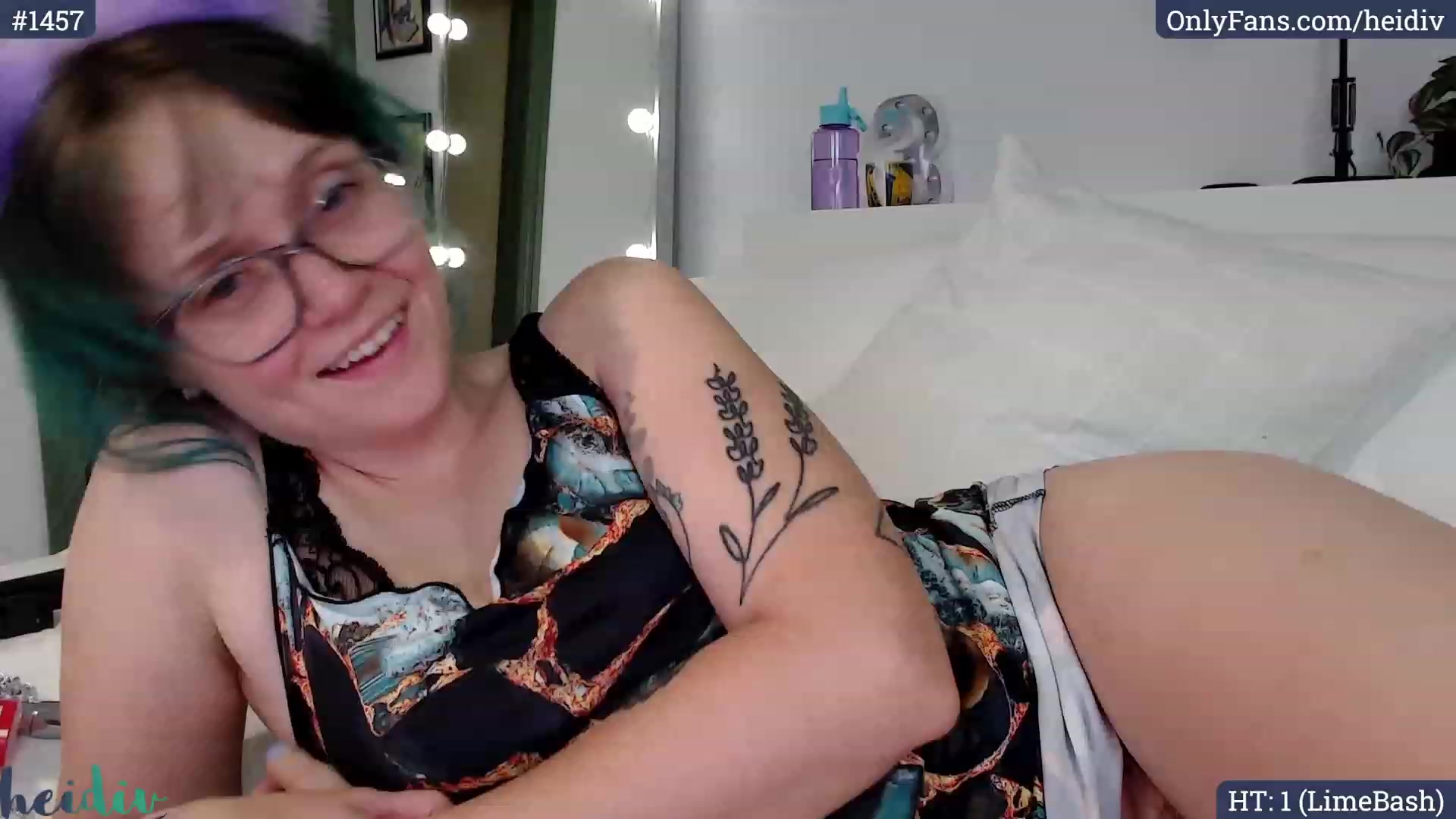 Gallery image thumbnail from Heidiv's myfreecams stream on, 11/18/2023, 09:01 image 5 of 20